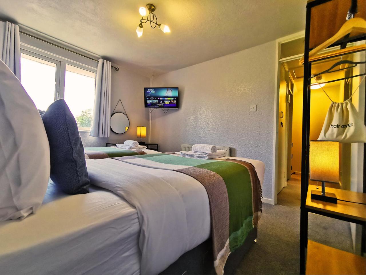 Three-Bedroom House photo 2