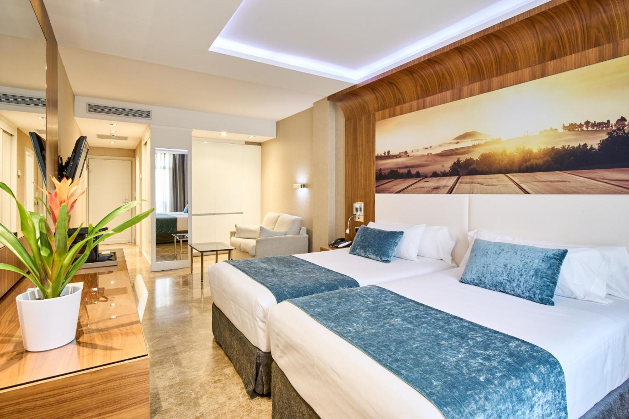 Double or Twin Room - Photo 8