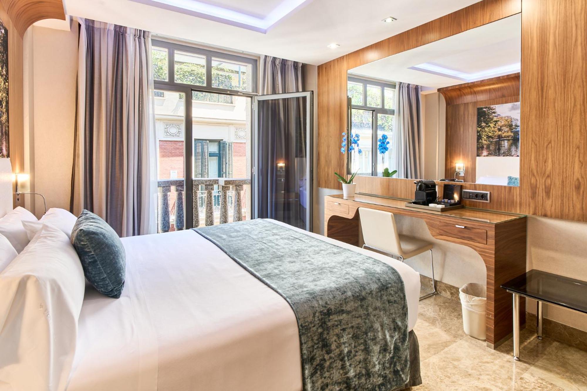 Double or Twin Room - Photo 9
