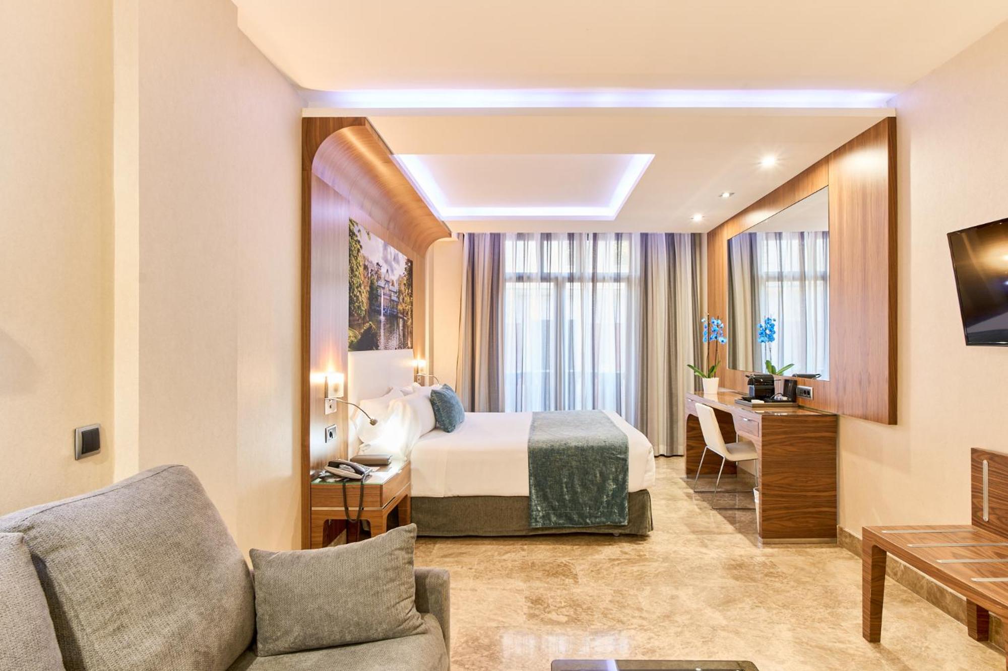 Double or Twin Room - Photo 6