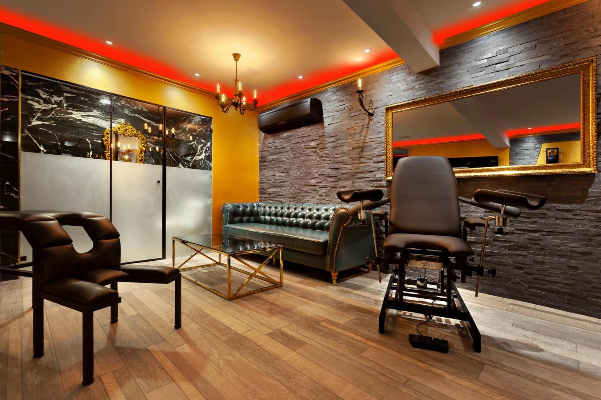 Deluxe Suite with Spa Bath photo 2