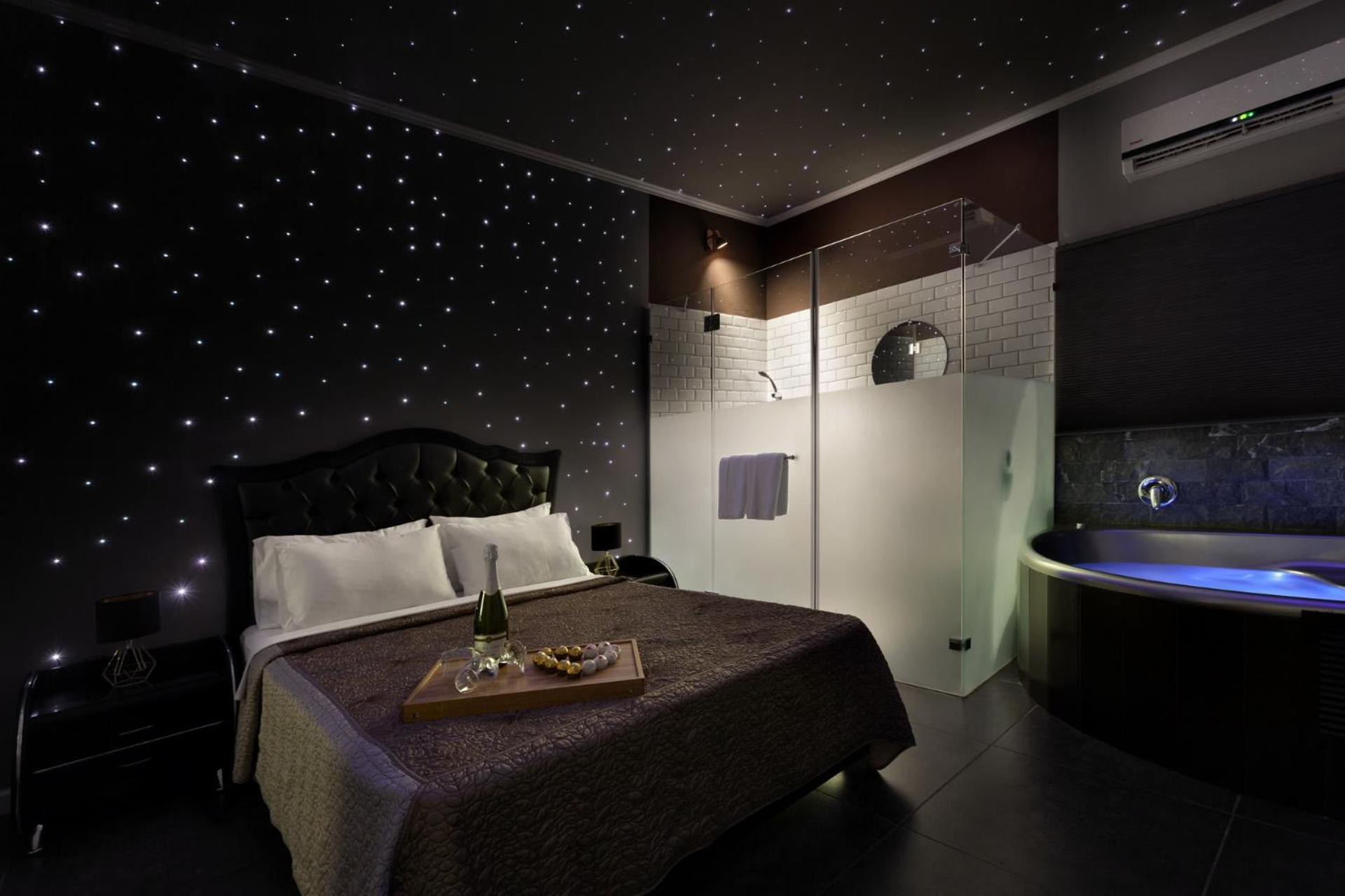 Double Room with Spa Bath photo 1