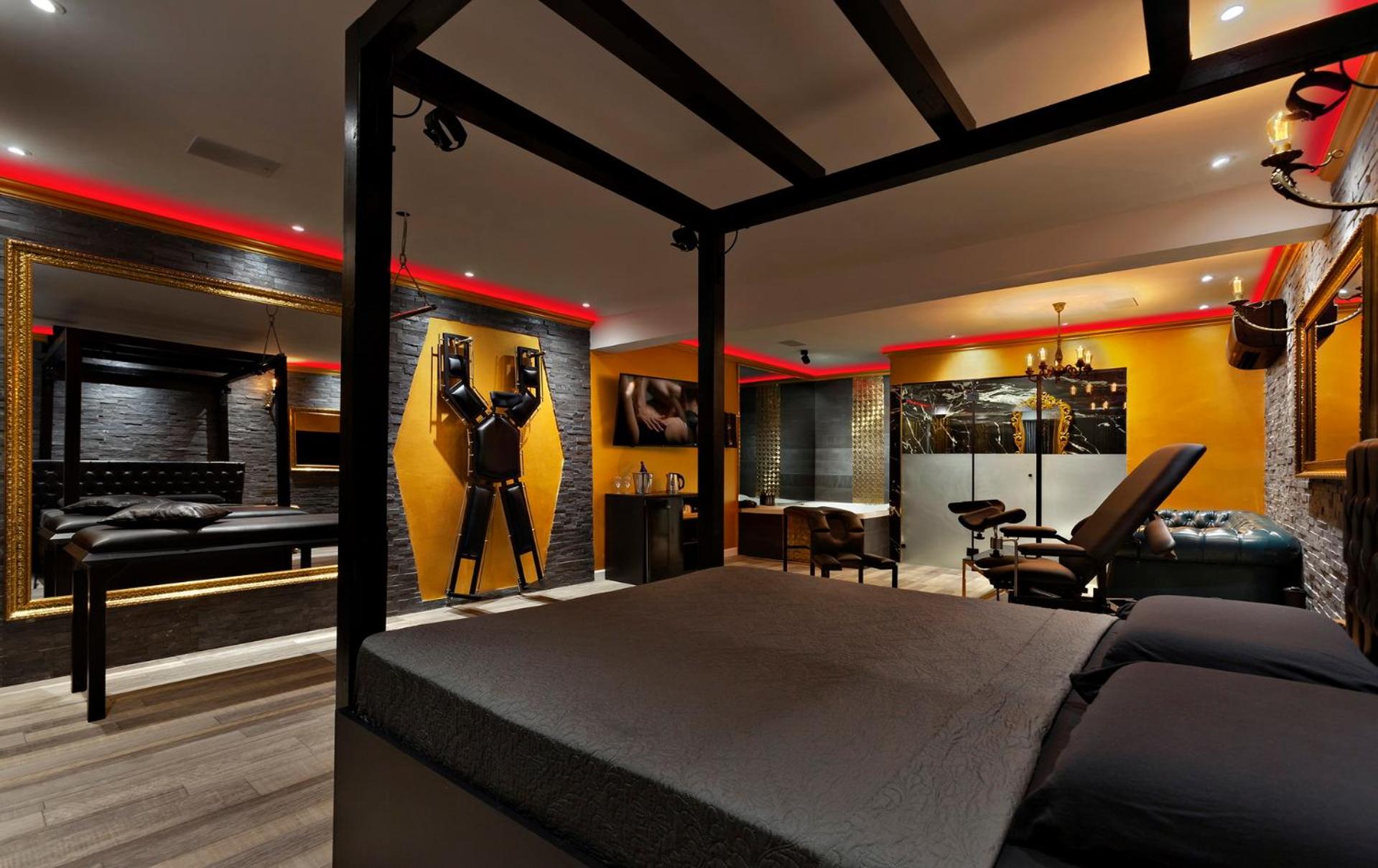 Deluxe Suite with Spa Bath photo 3