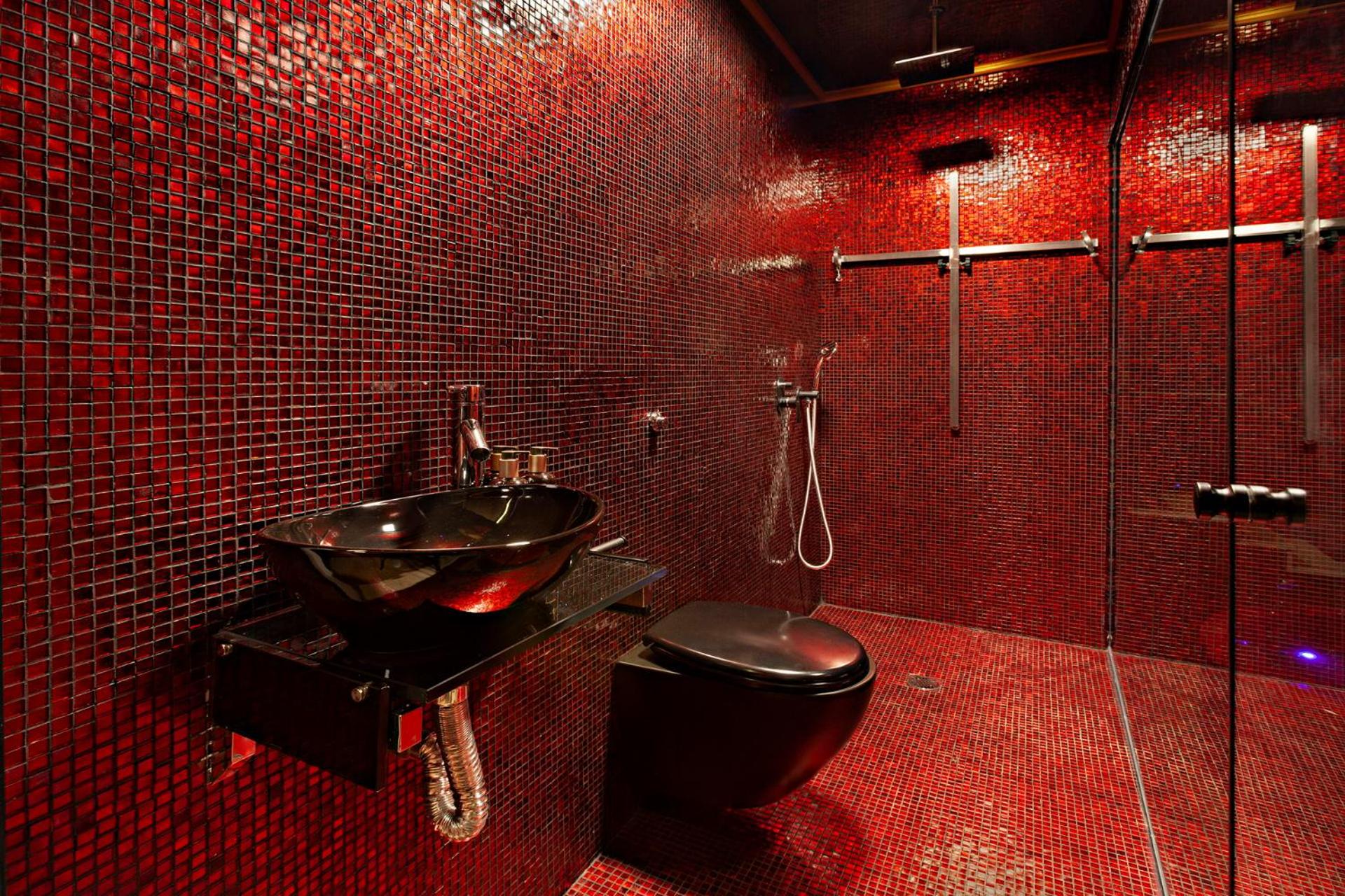 Queen Suite with Spa Bath