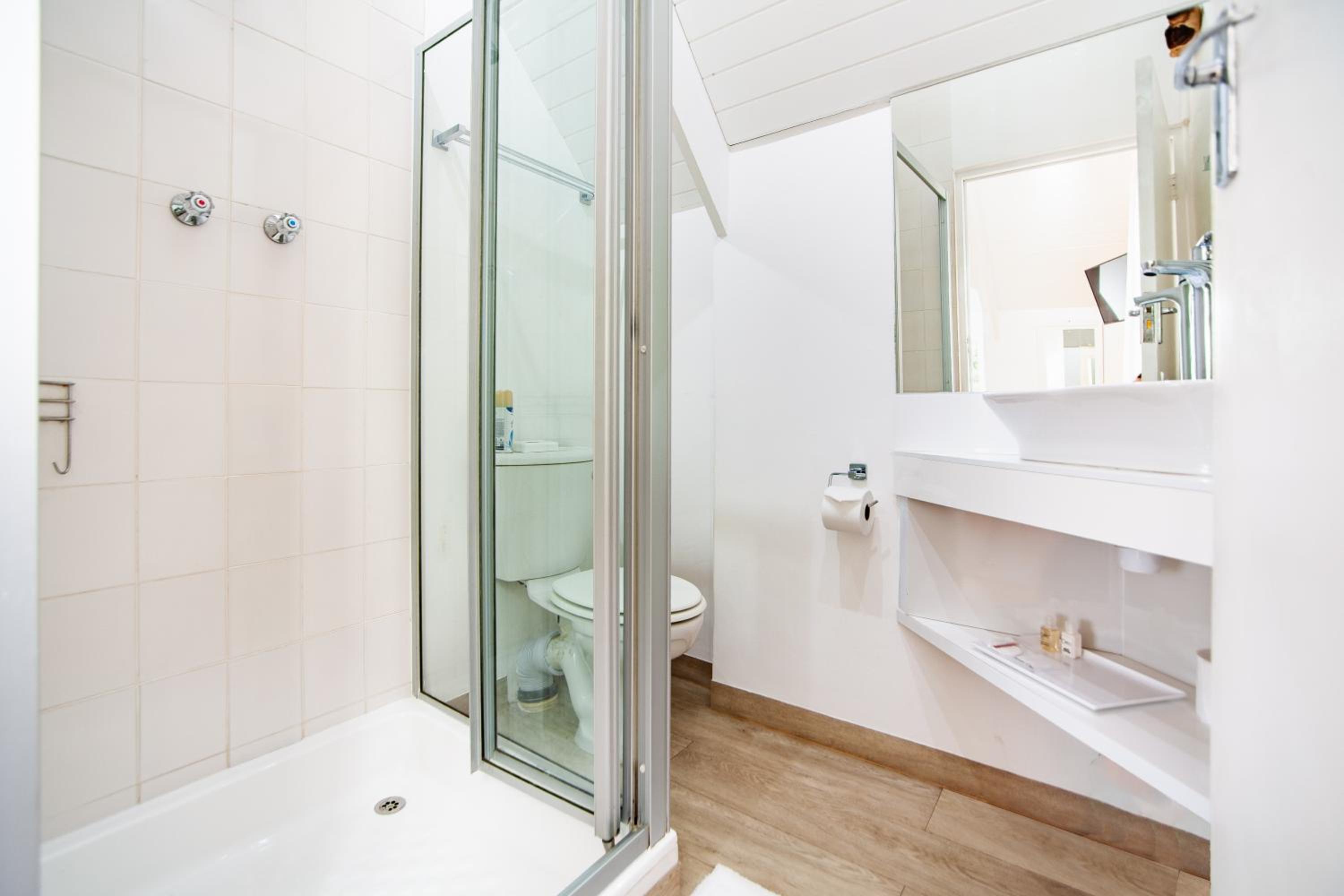 Standard Double Room - Photo 5