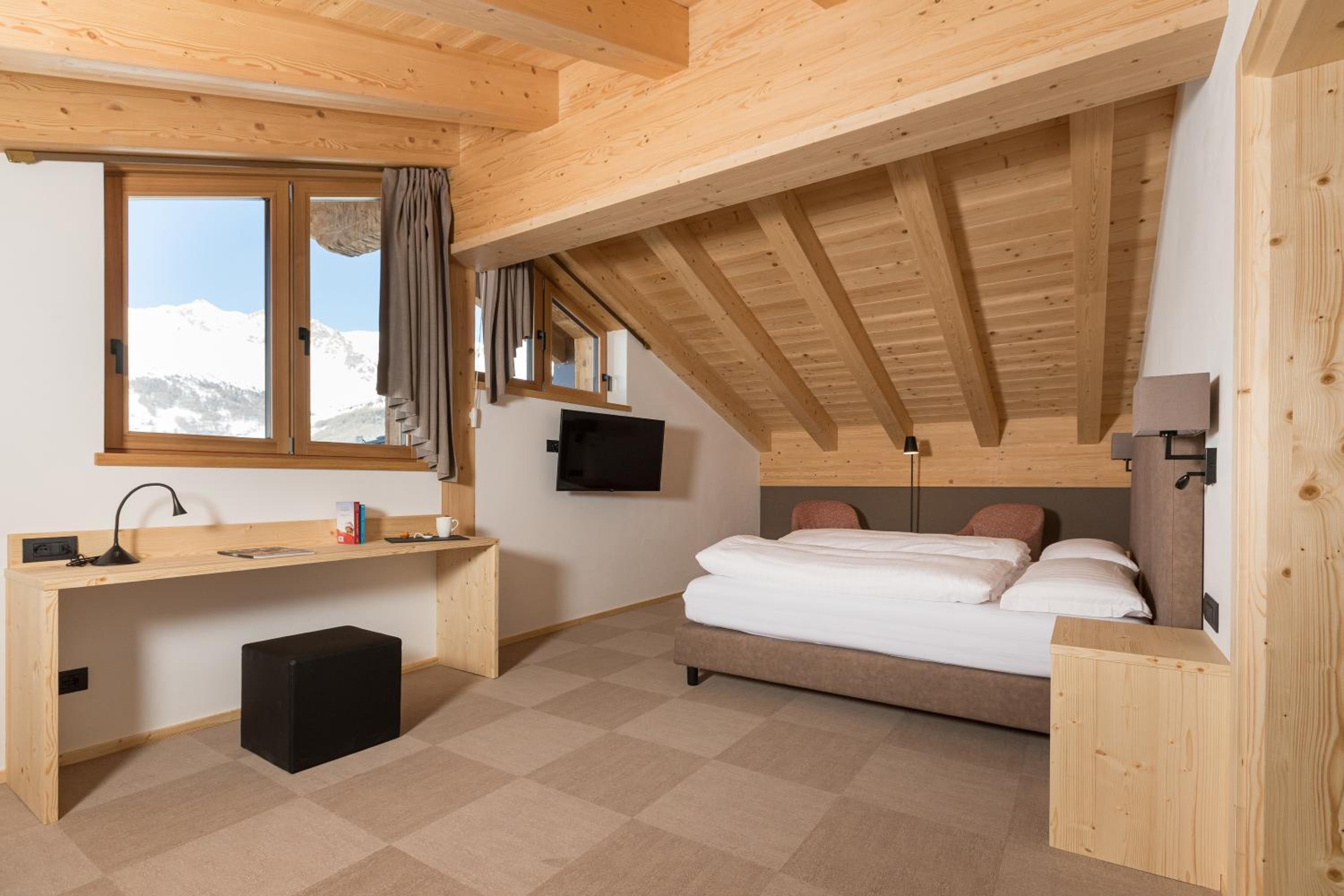 Deluxe Double or Twin Room with Balcony