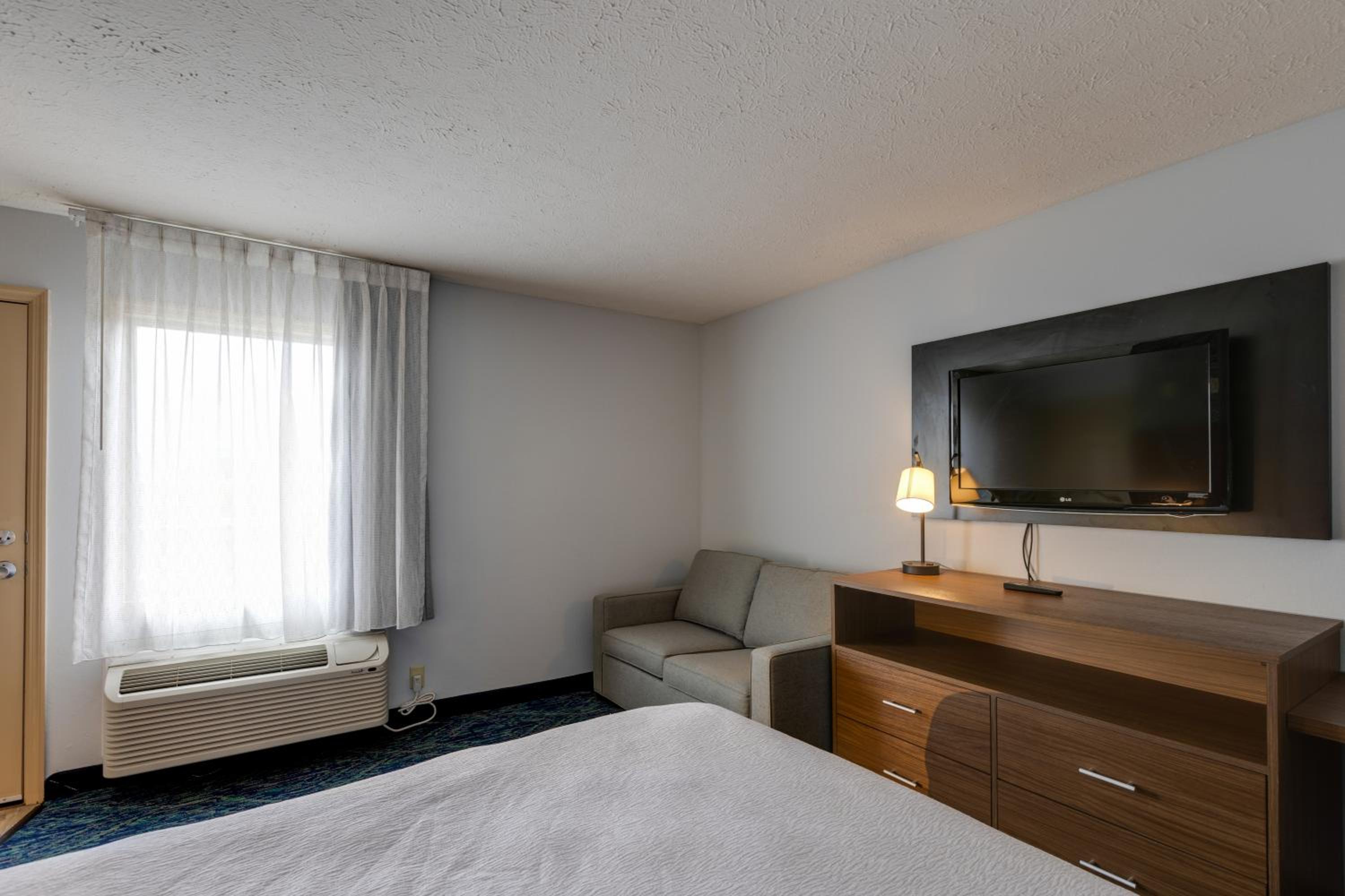 Two-Bedroom Suite - Photo 12