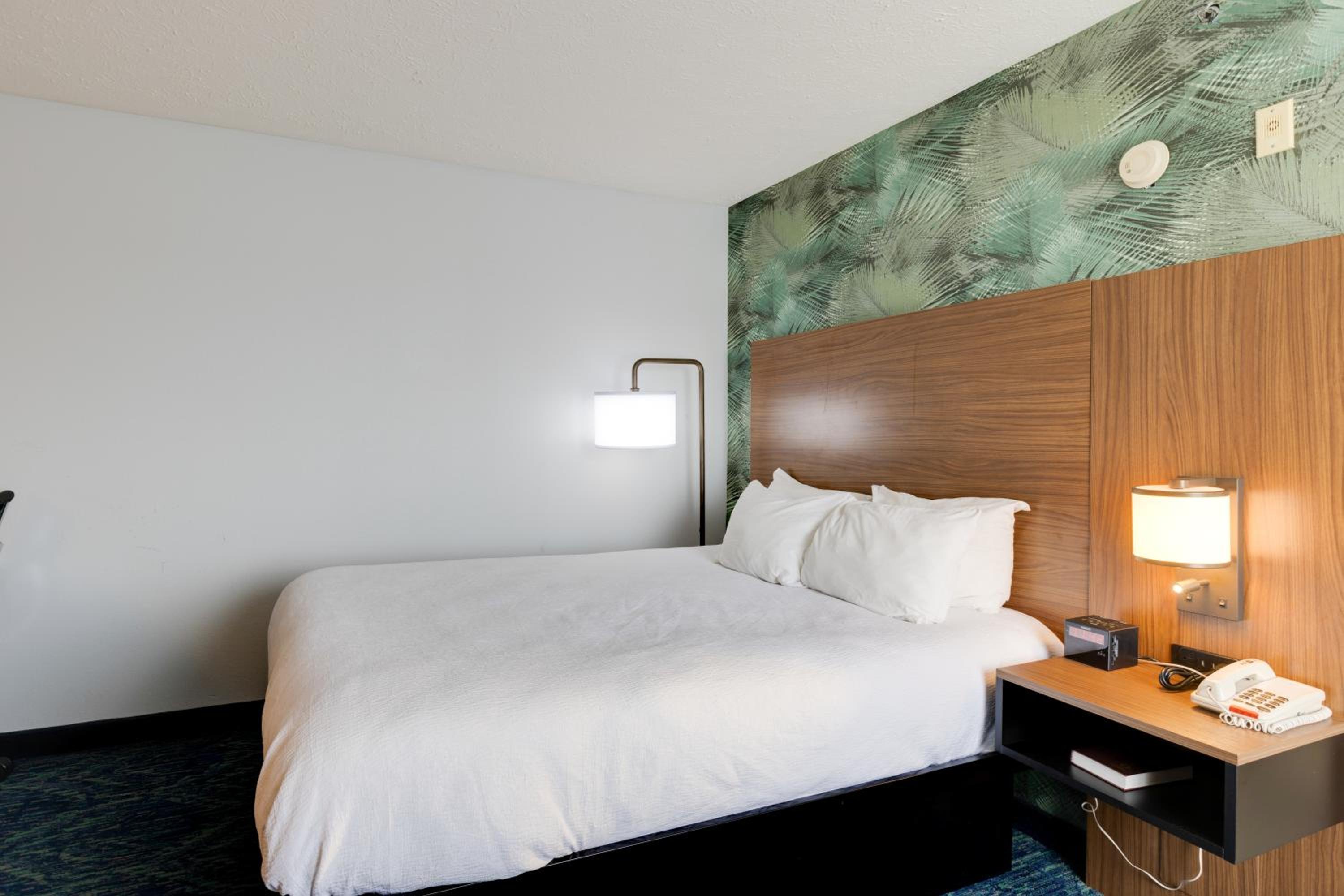 Two-Bedroom Suite - Photo 11