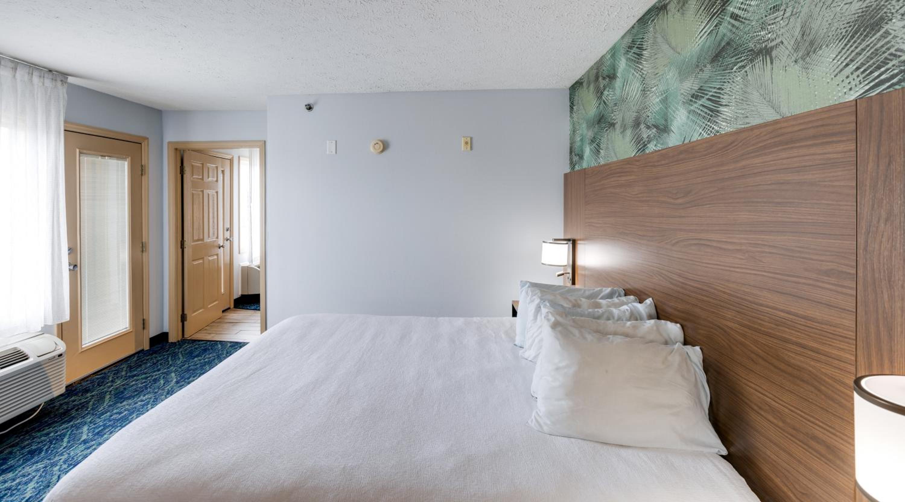 Two-Bedroom Suite - Photo 8