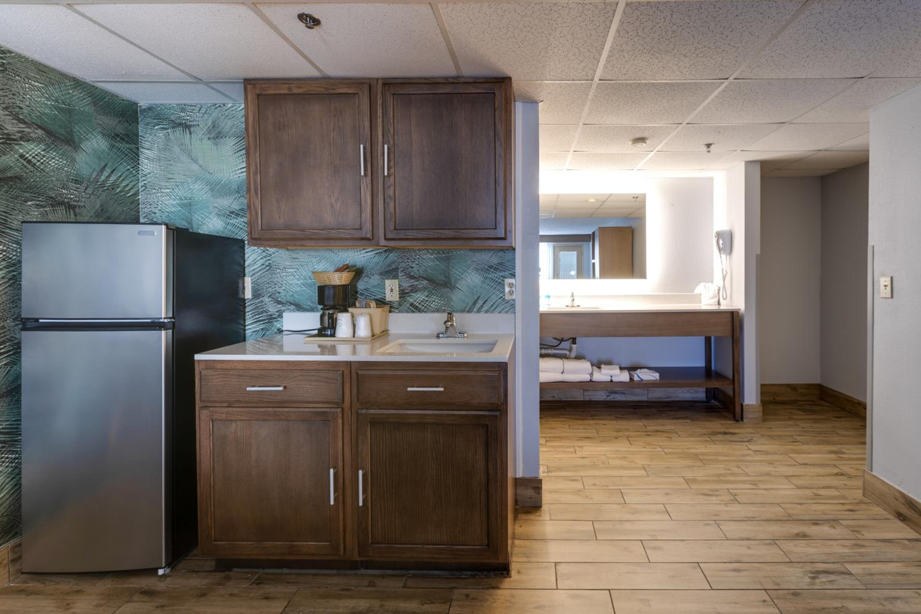 Kitchenette Two Queen Beds photo 2