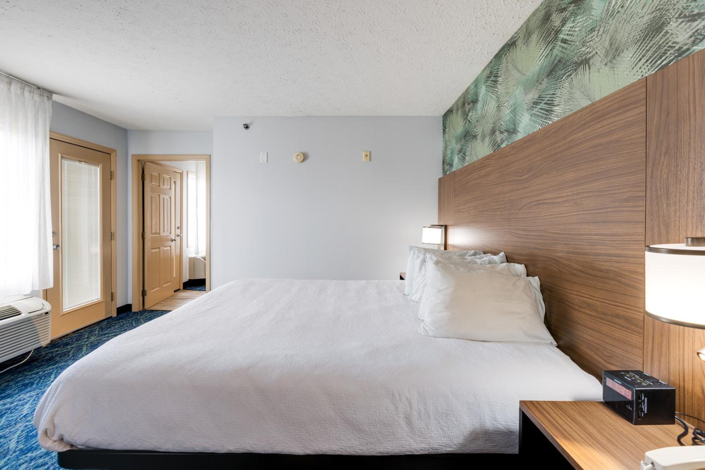 Two-Bedroom Suite - Photo 5