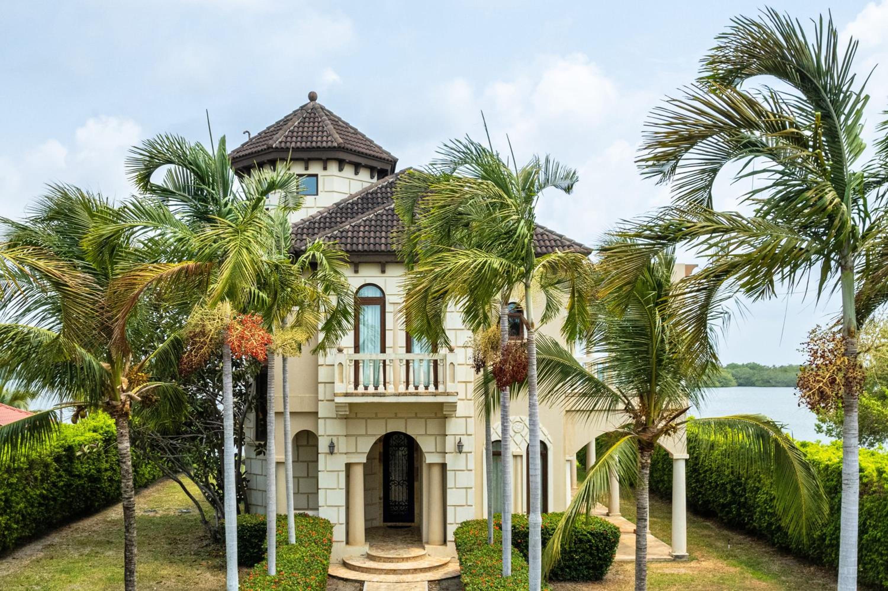 Villa photo 1