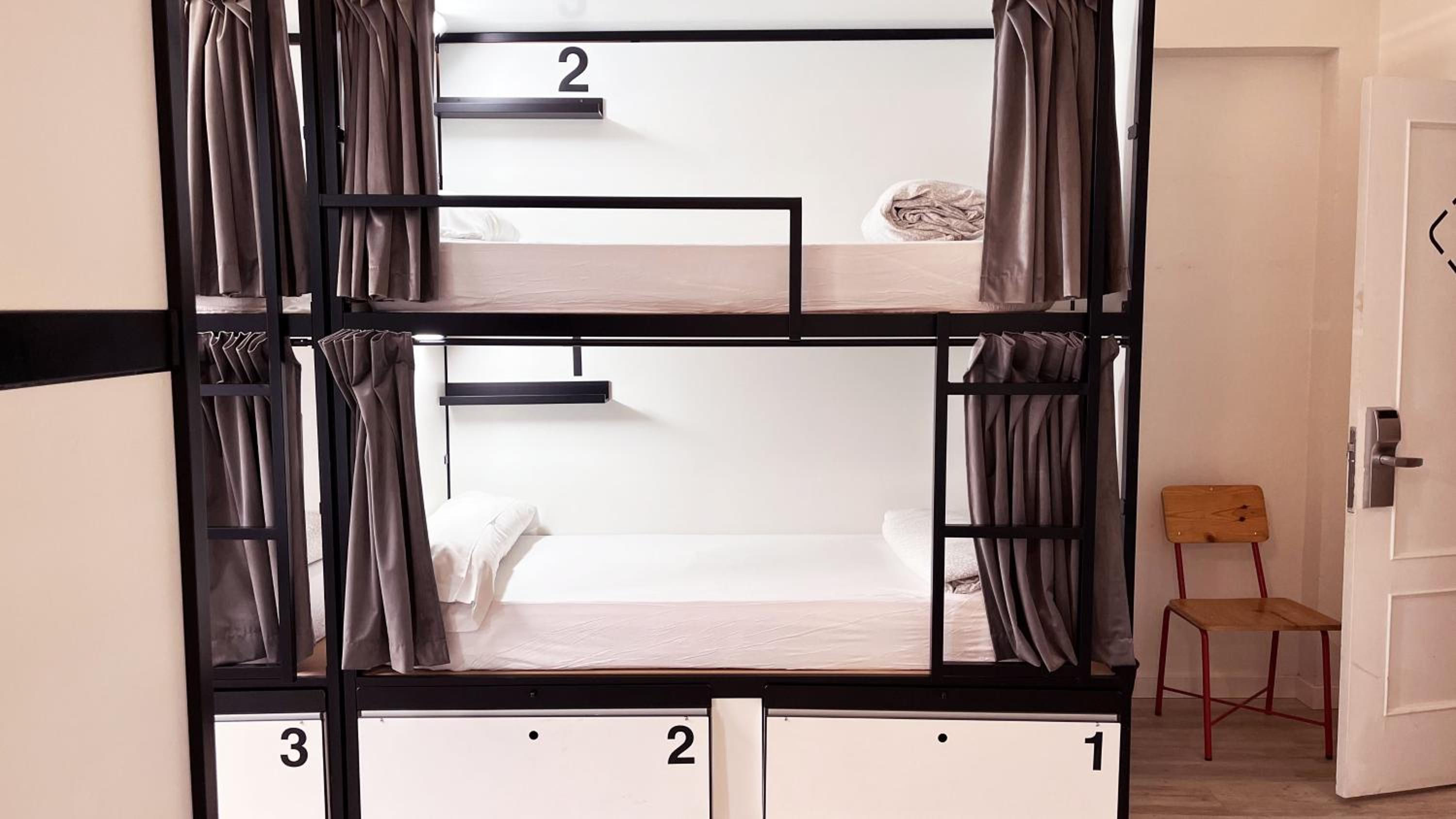 Bed in 8-Bed Mixed Dormitory Room photo 2