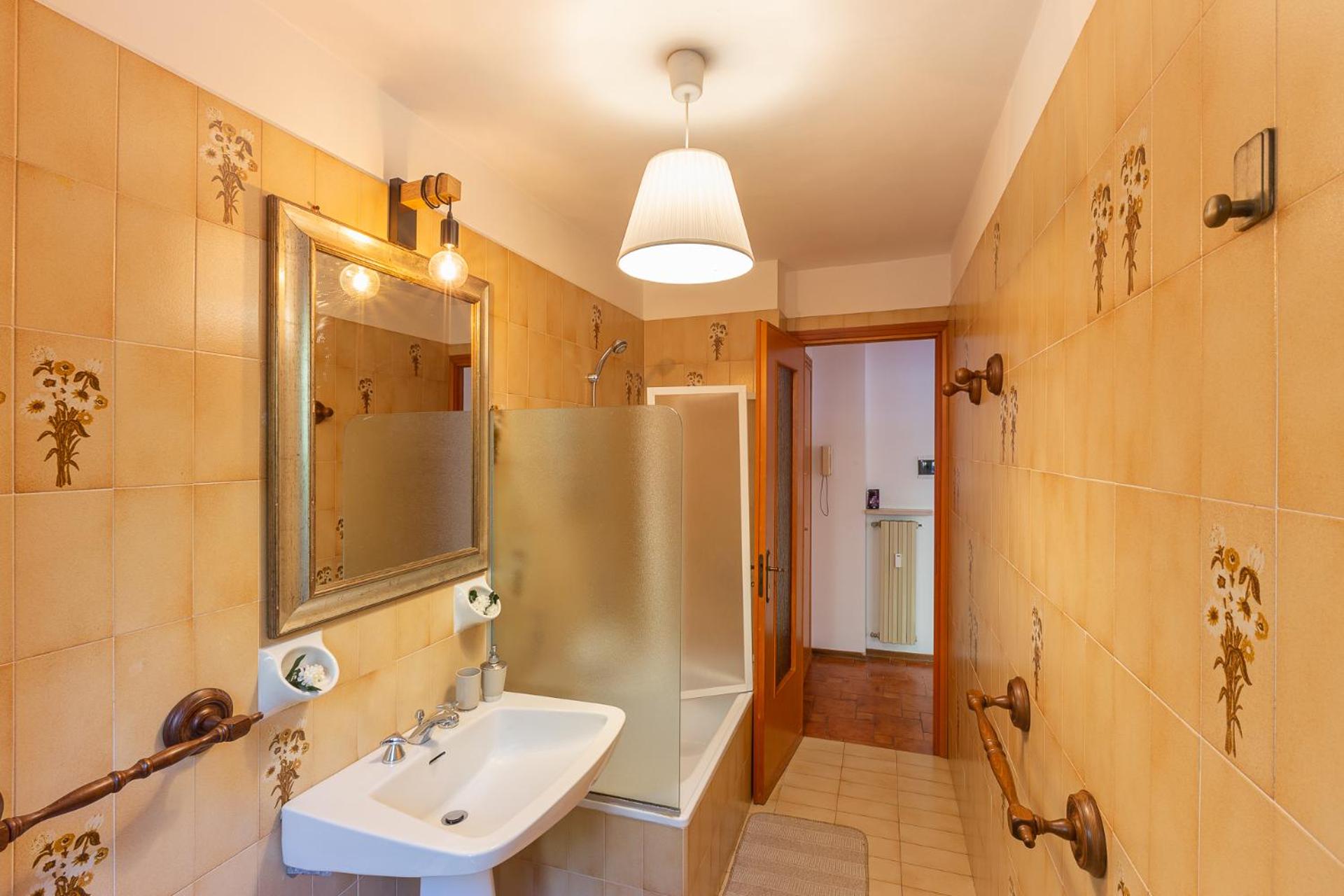 Two-Bedroom Apartment - Photo 17