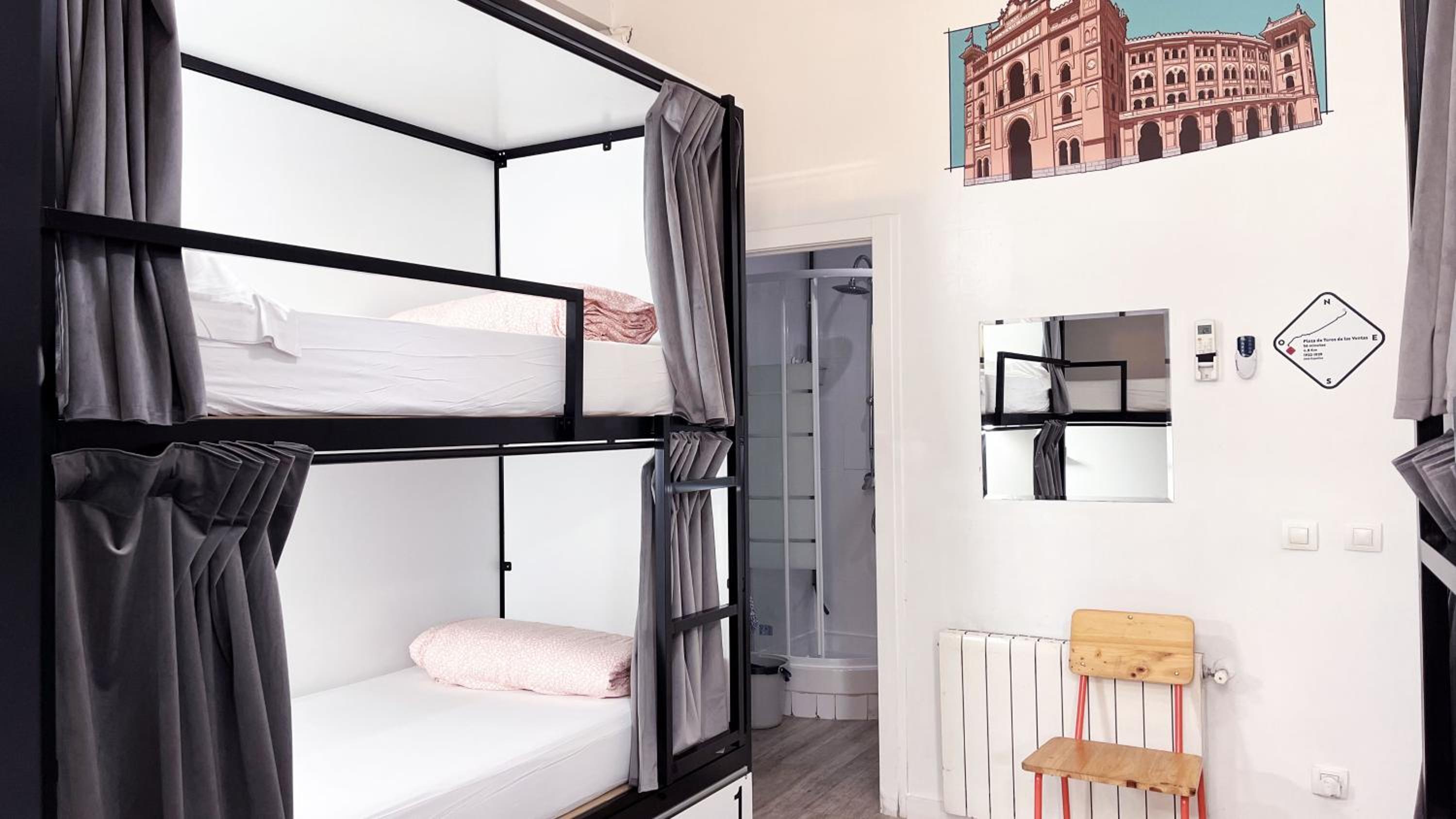 Bed in 6-Bed Female Dormitory Room photo 3
