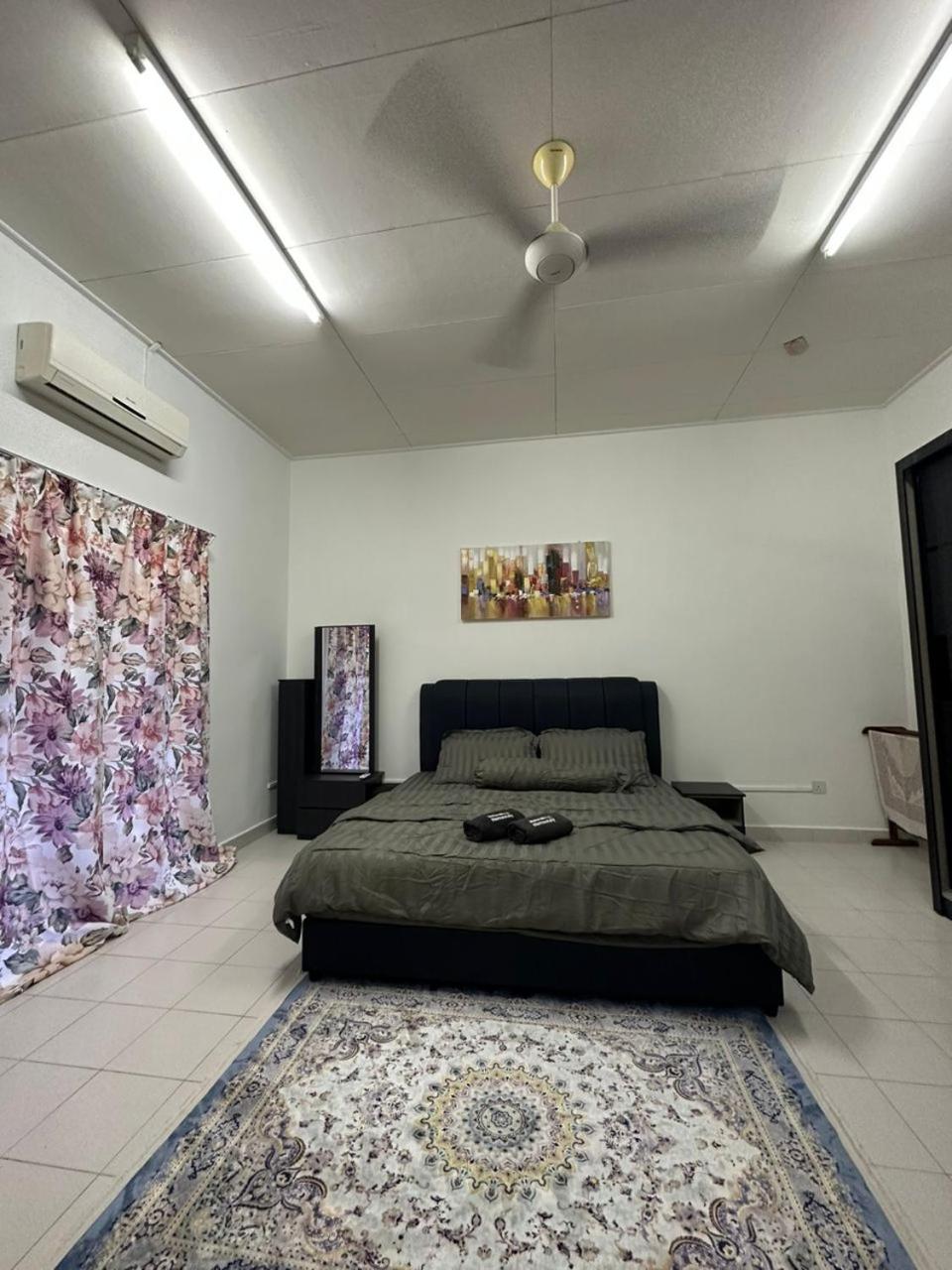 Four-Bedroom House photo 1