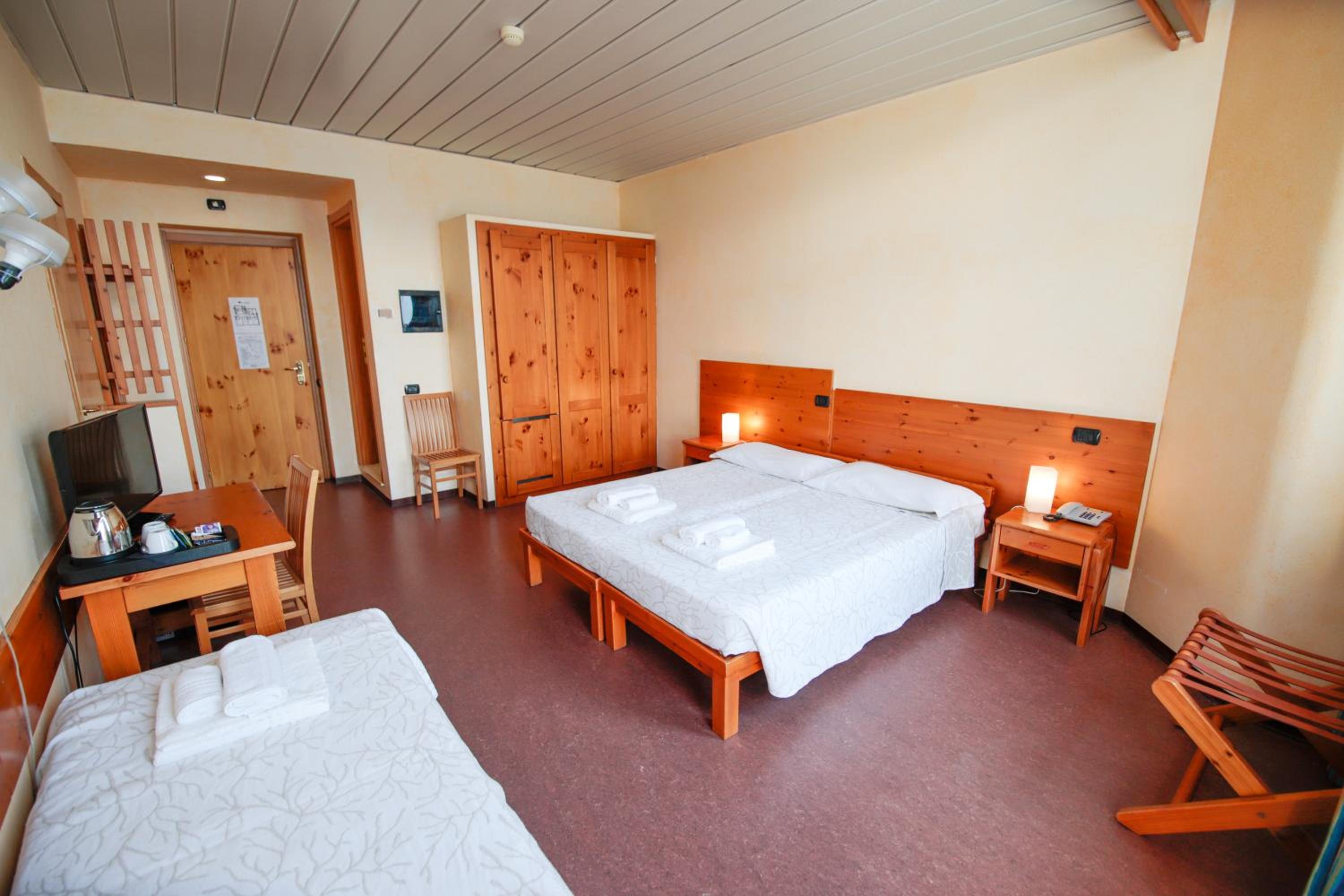 Triple Room with Terrace - Photo 8