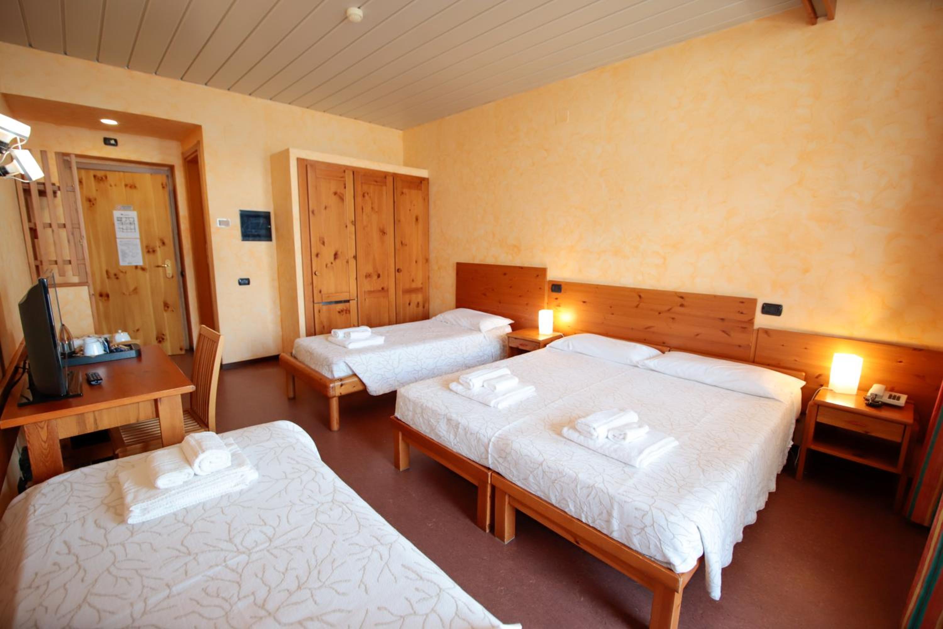 Quadruple Room with Terrace - Photo 1