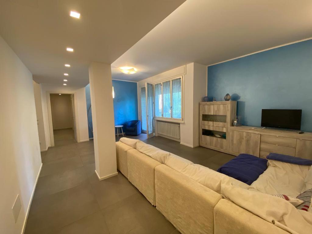 Three-Bedroom Apartment photo 1