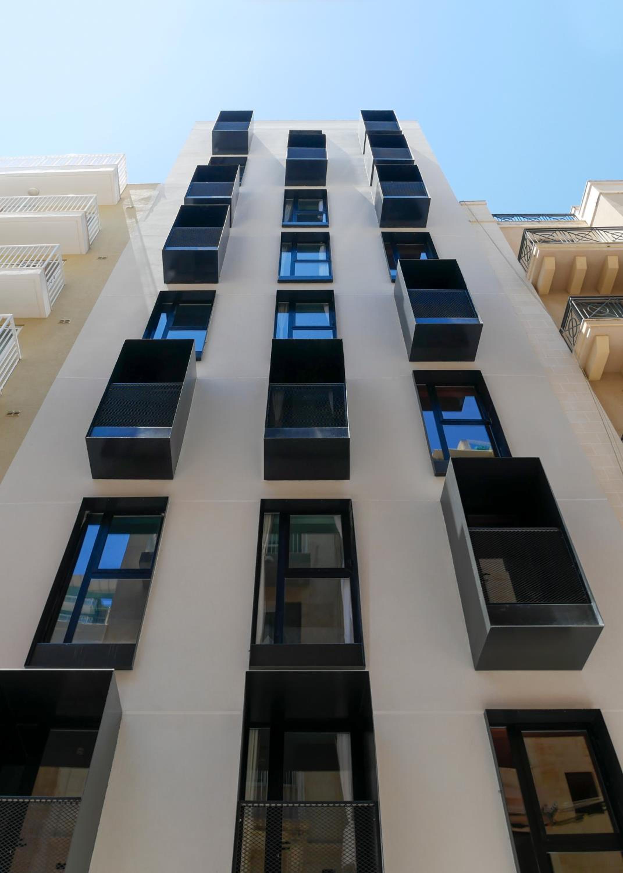 Studio with Balcony - Photo 4