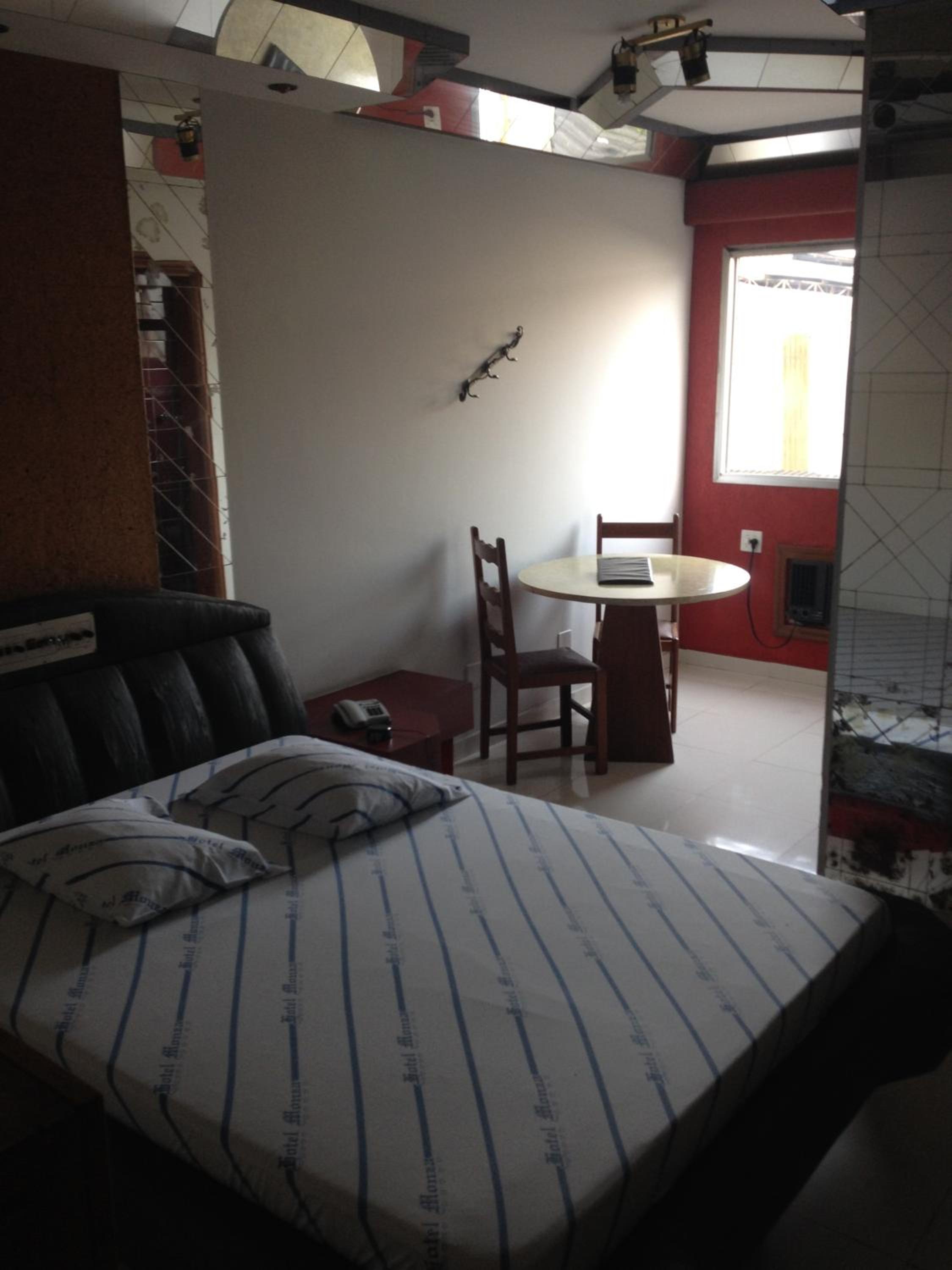 Deluxe Suite photo 2