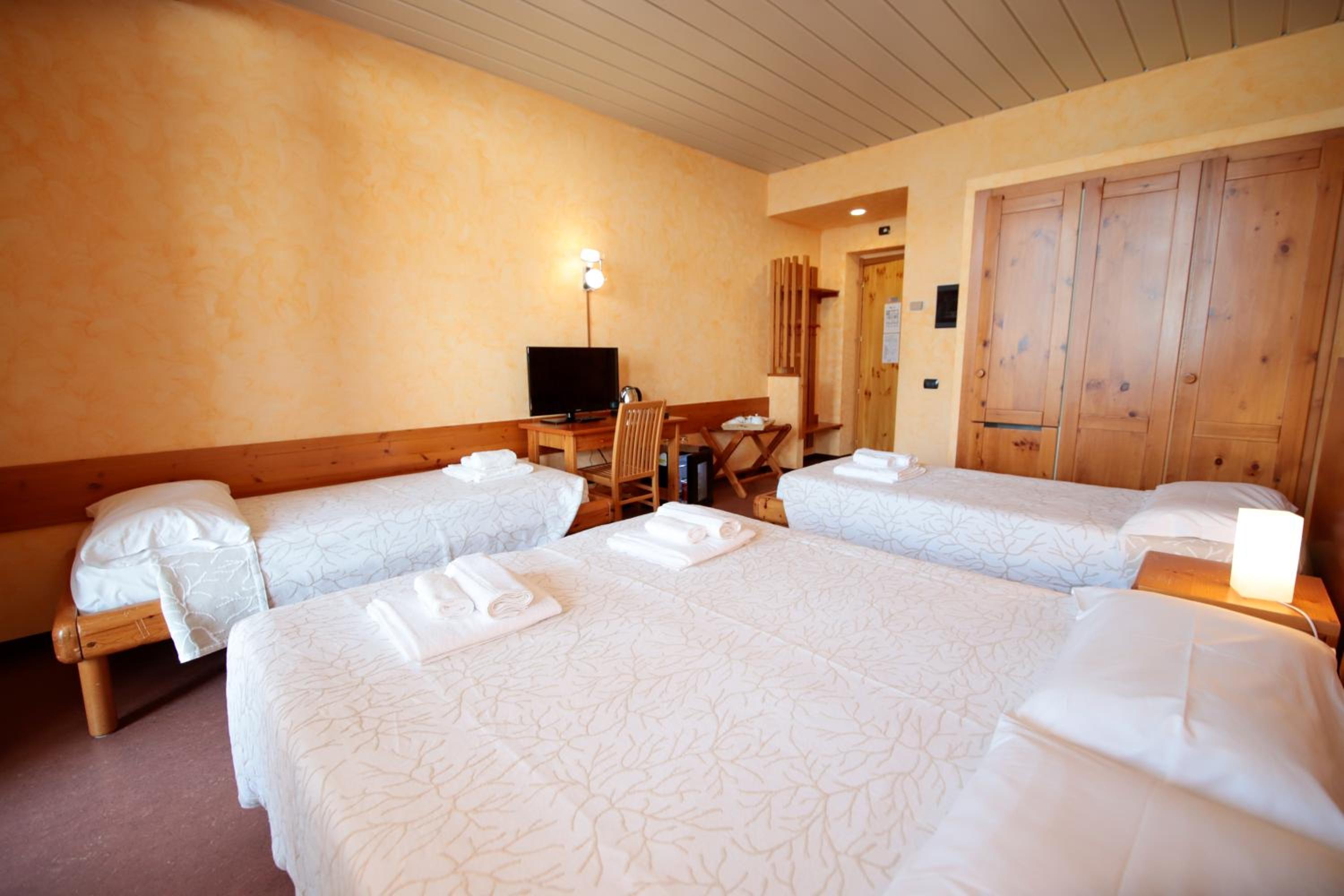 Quadruple Room with Terrace - Photo 11