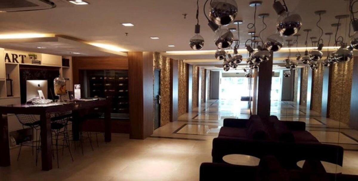 Apartment with Balcony - Photo 4