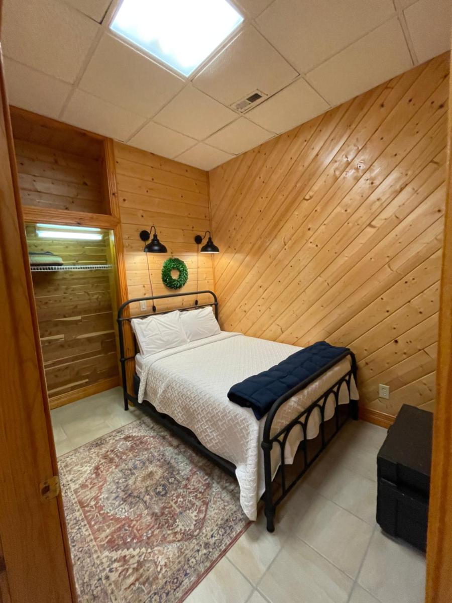 Eight-Bedroom House photo 2