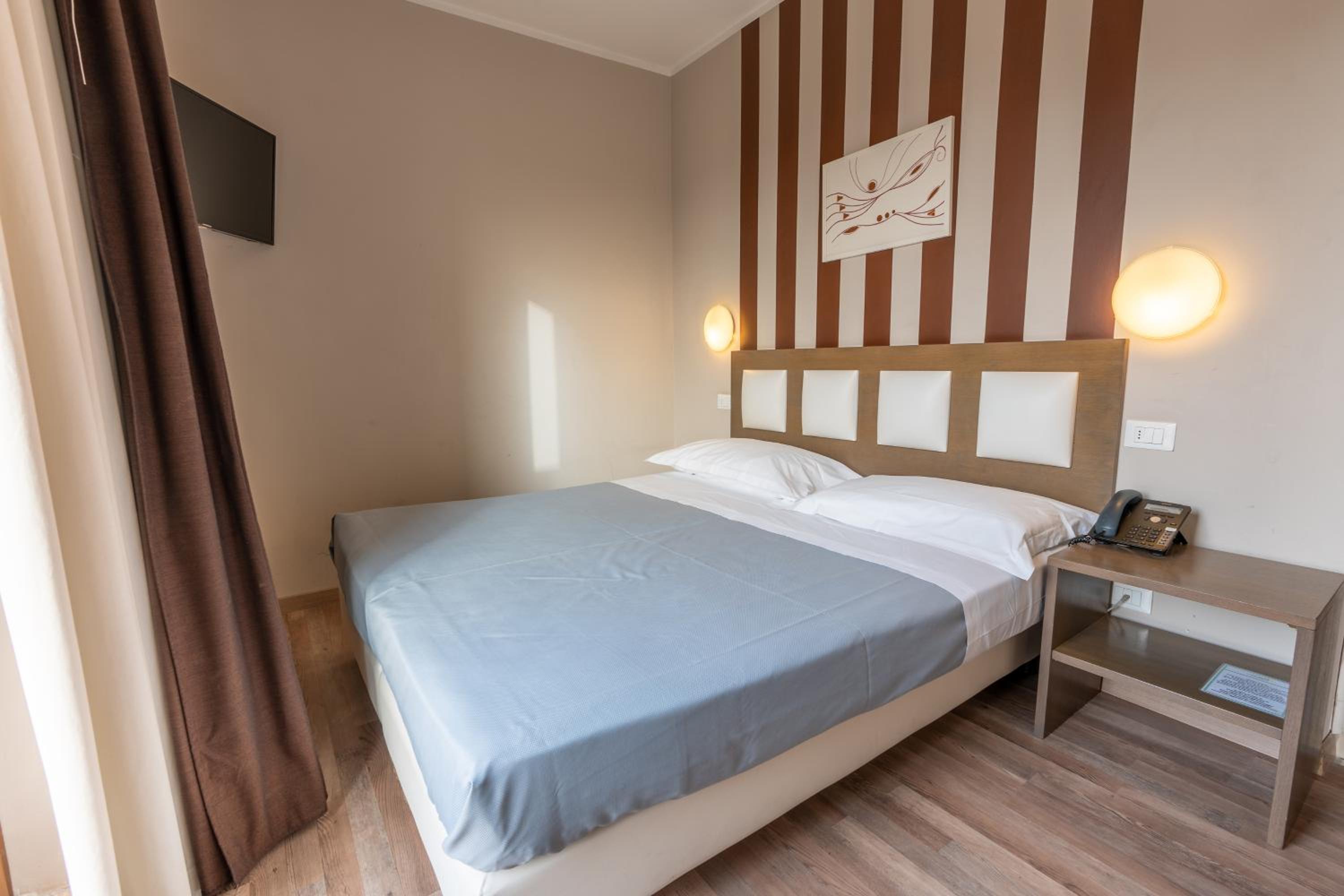 Economy Double Room - Photo 4