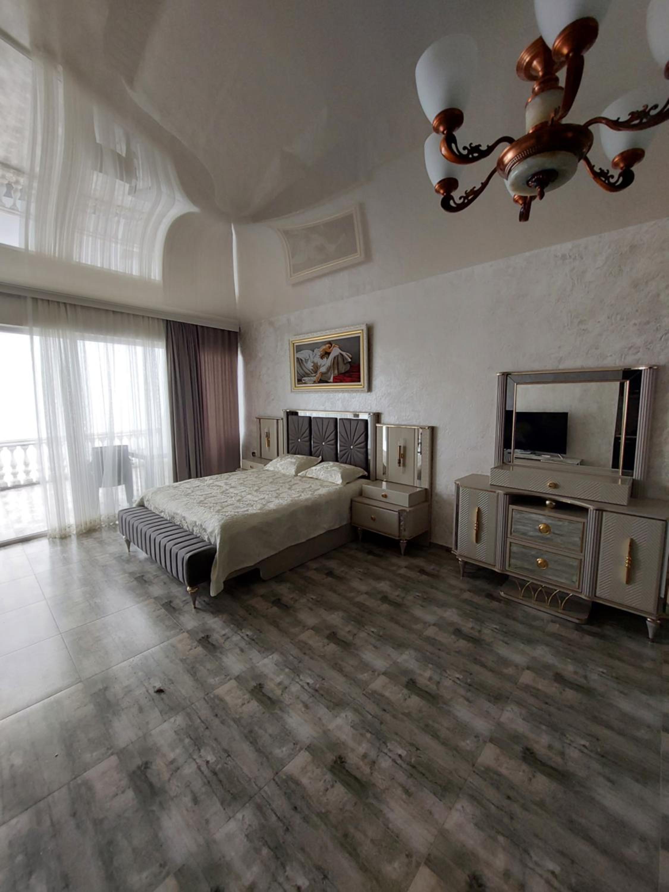 Deluxe One-Bedroom Apartment with Ocean View