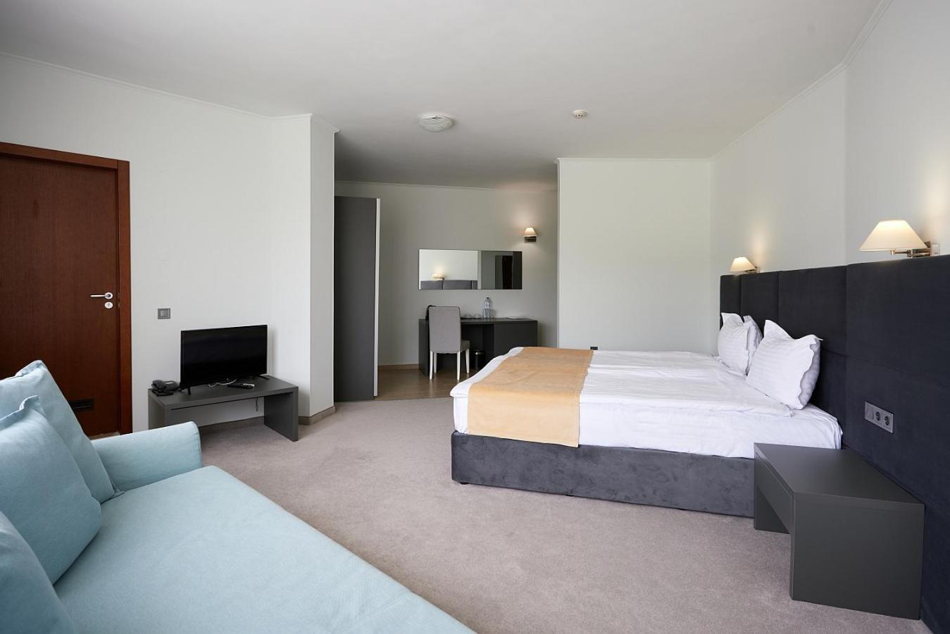 Superior Double Room with Balcony - Photo 2