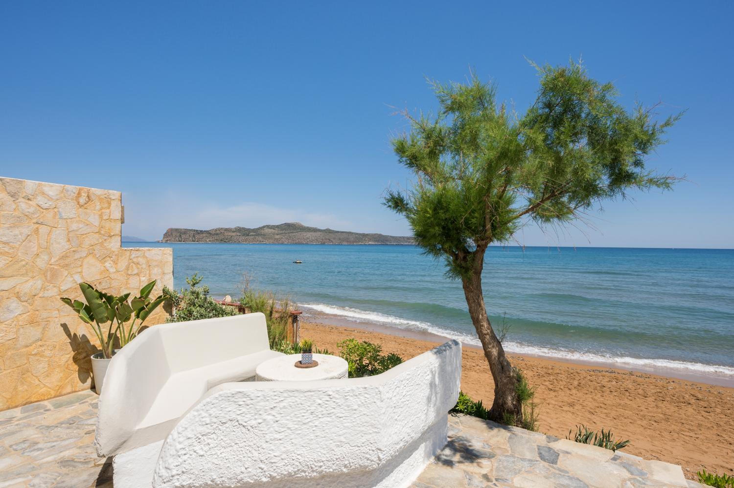 Deluxe Two-Bedroom Apartment - Sea Front photo 2