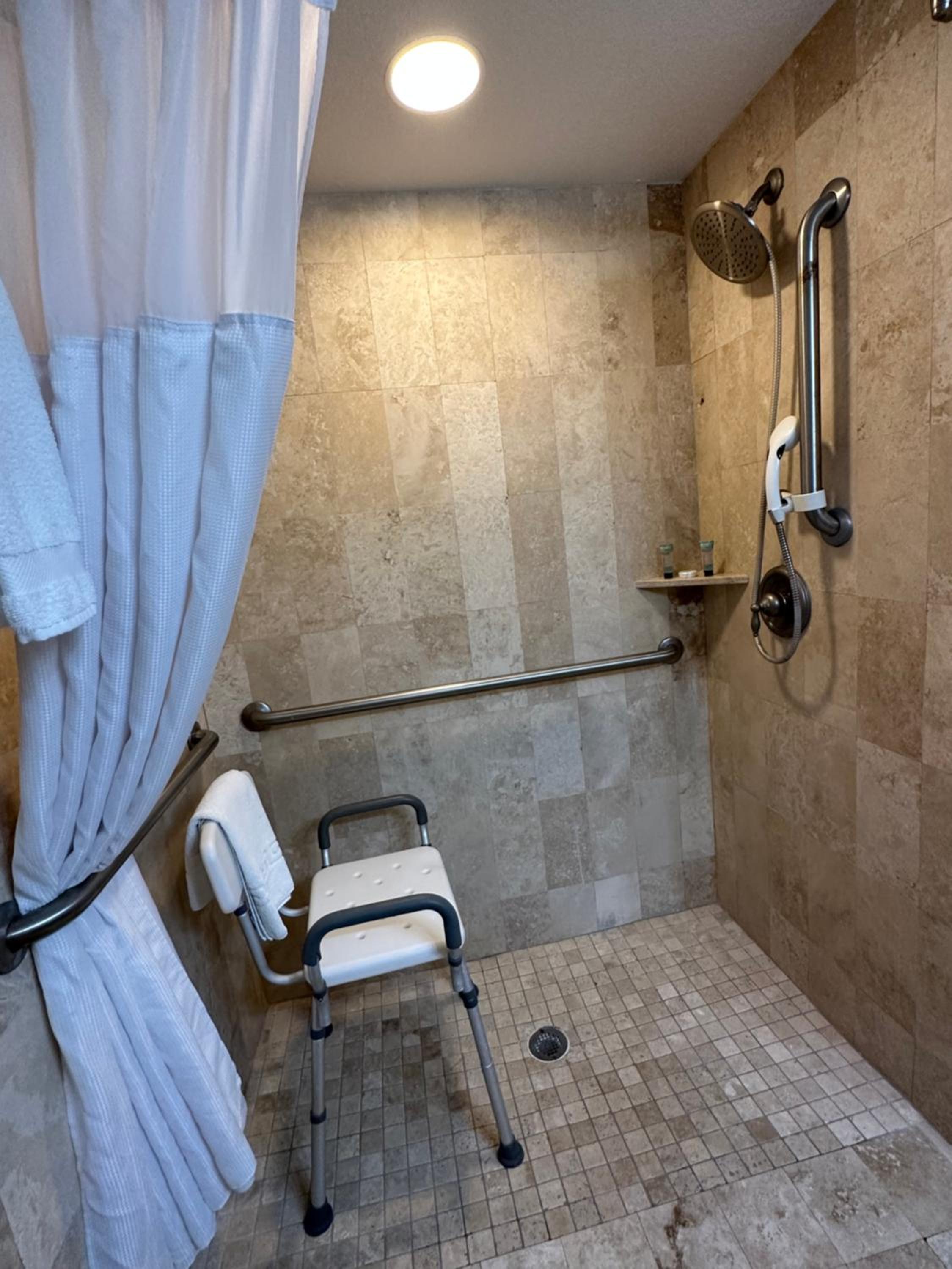 King Room with Roll-In Shower - Disability Access - Photo 2