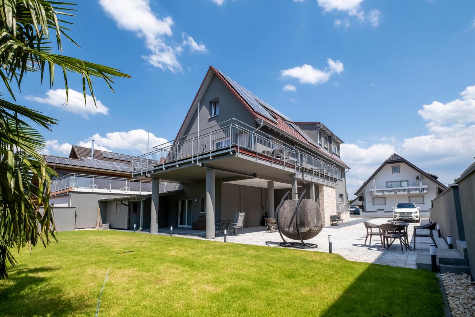 Apartment with Terrace - Photo 10