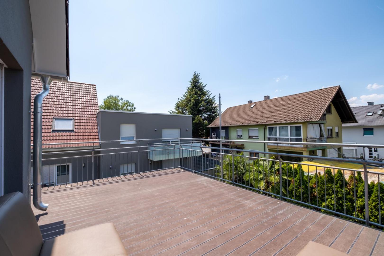Apartment with Terrace - Photo 8