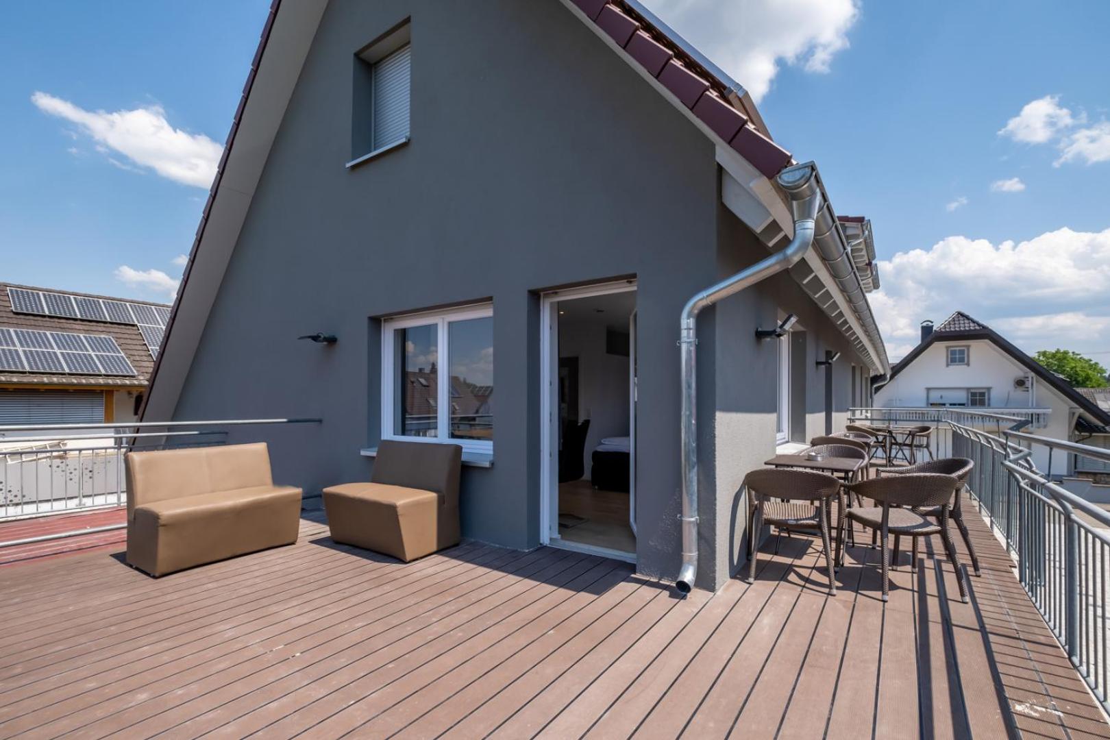Apartment with Terrace - Photo 9