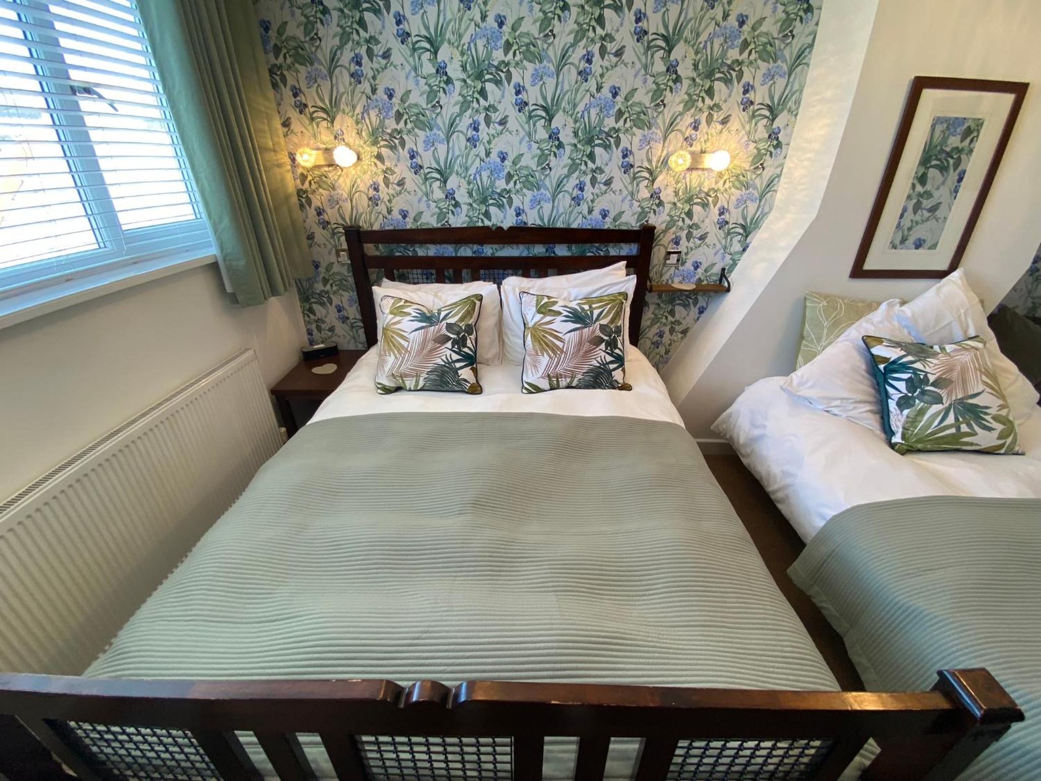 Family Room - Photo 2