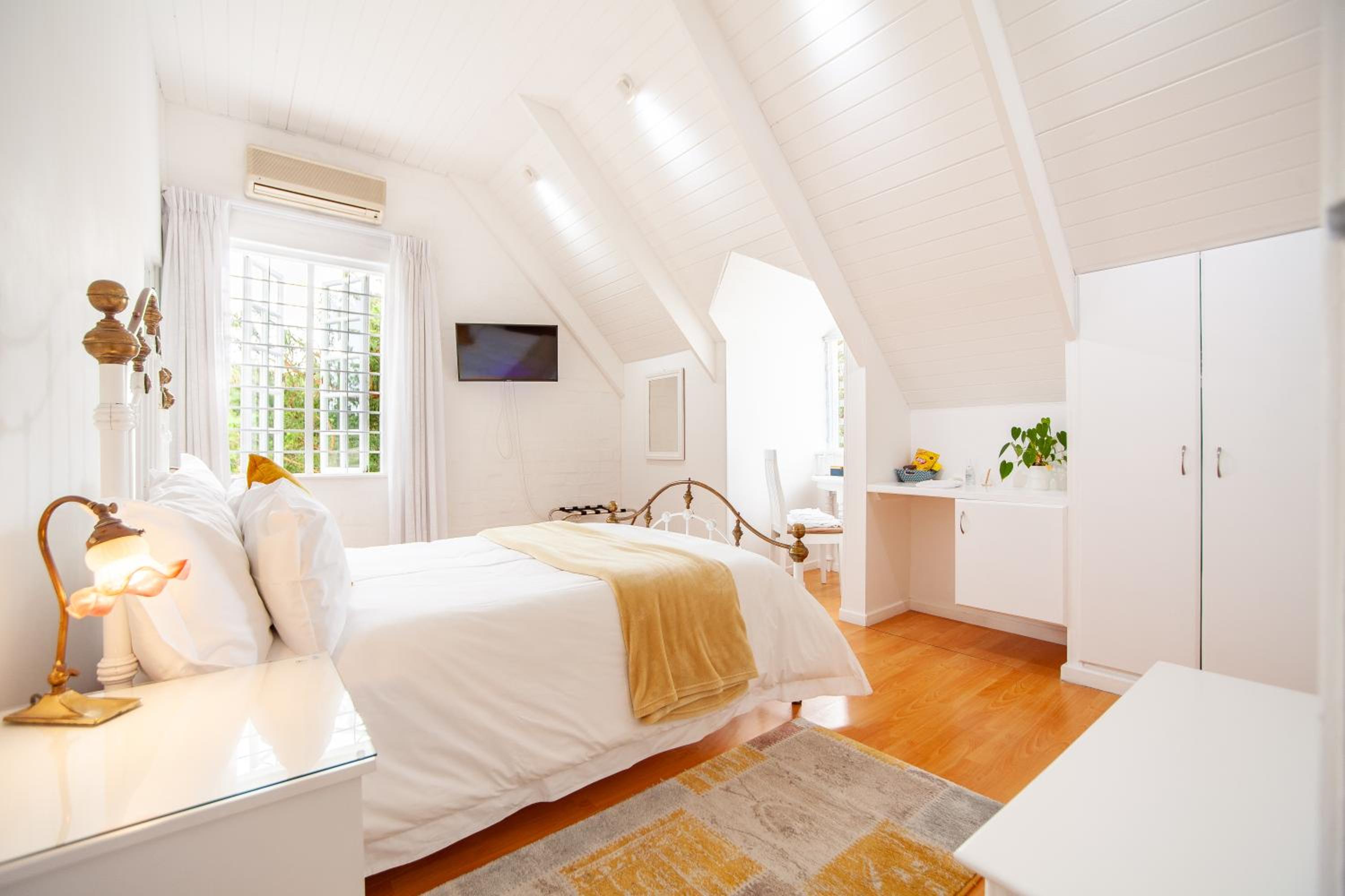 Standard Double Room - Photo 2
