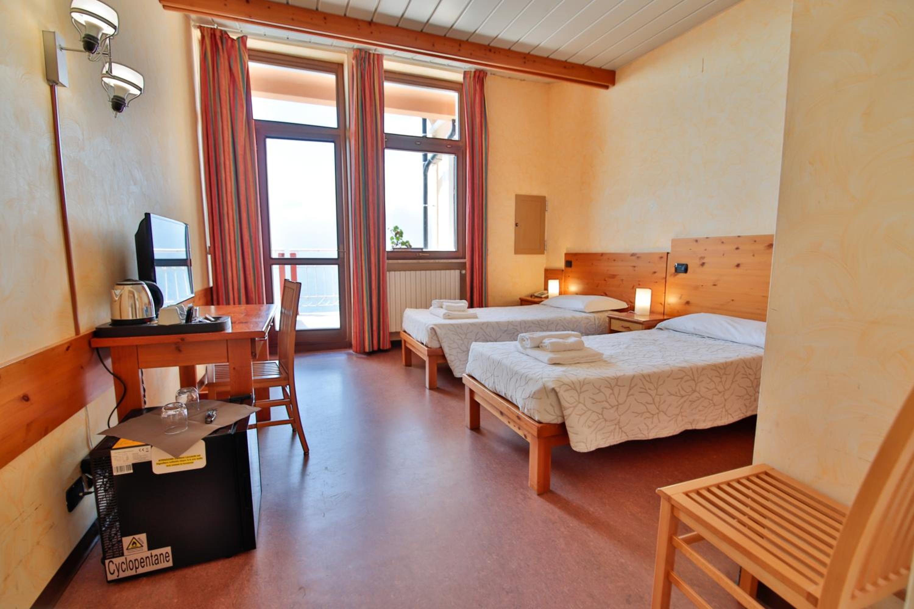 Double or Twin Room with Terrace - Photo 2