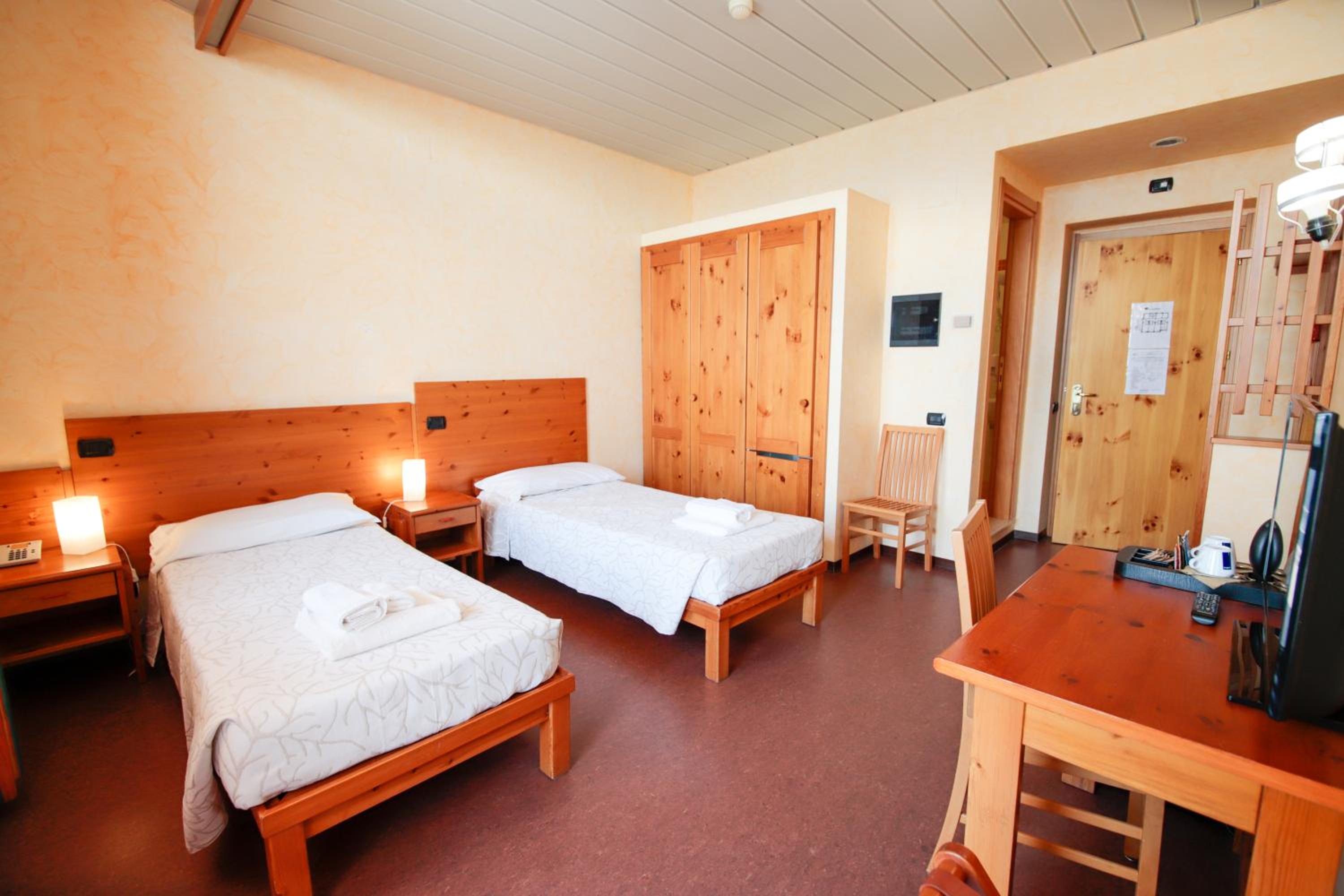 Twin Room - Photo 1