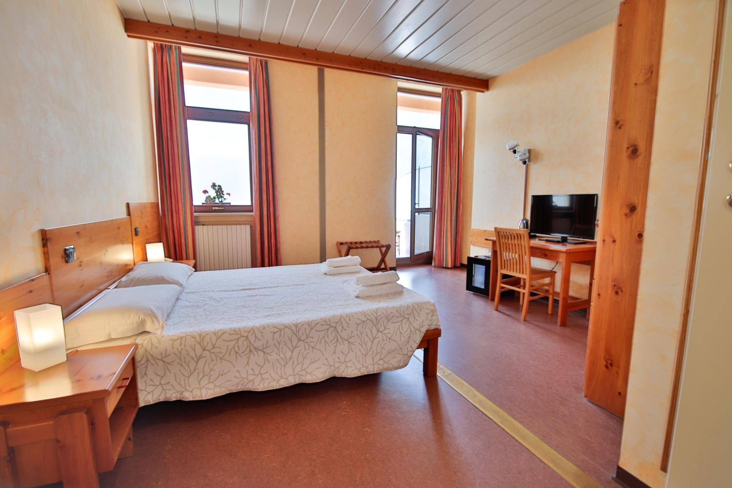 Double or Twin Room with Terrace - Photo 1