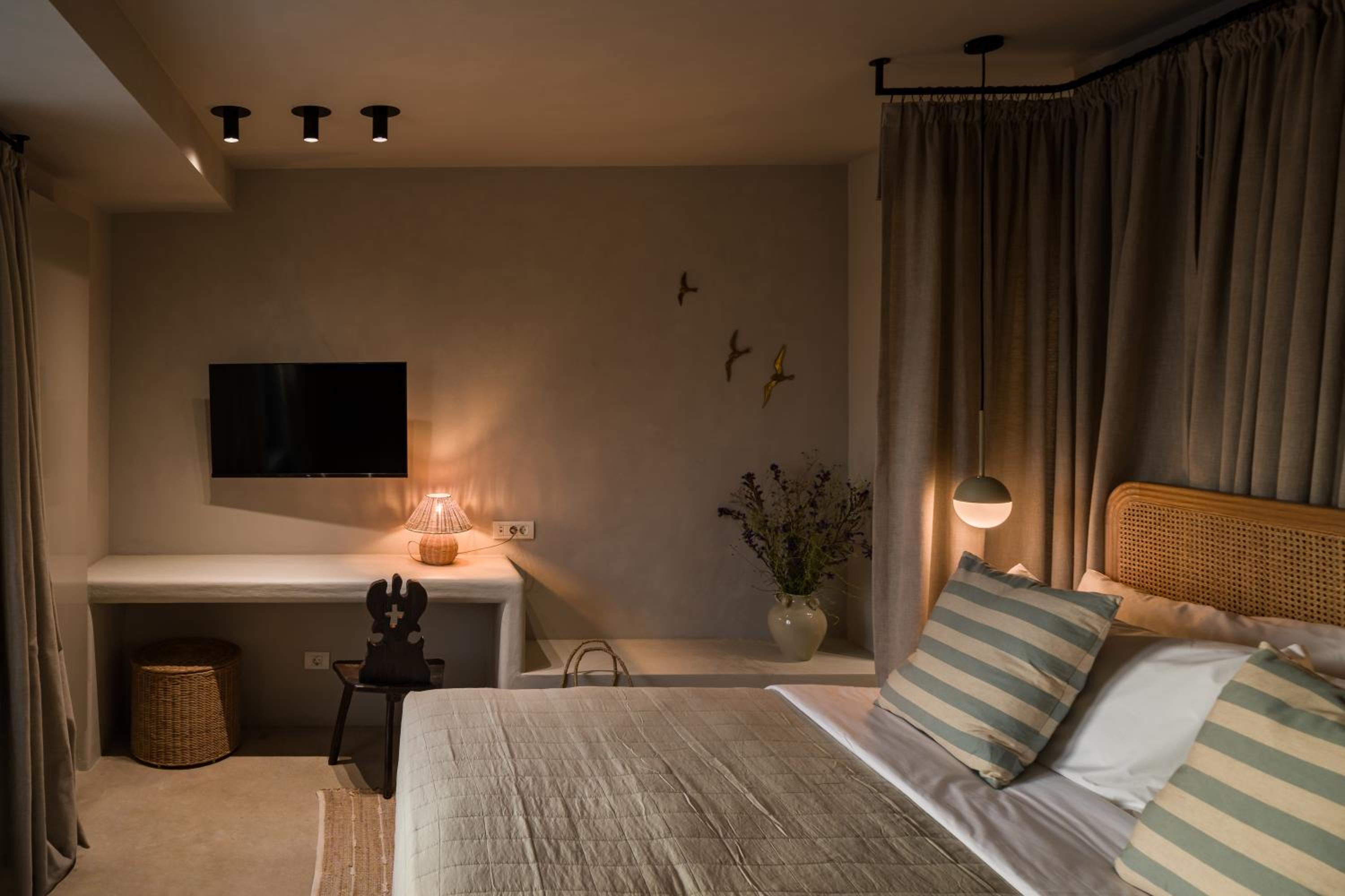 Deluxe Double Room with Balcony photo 2