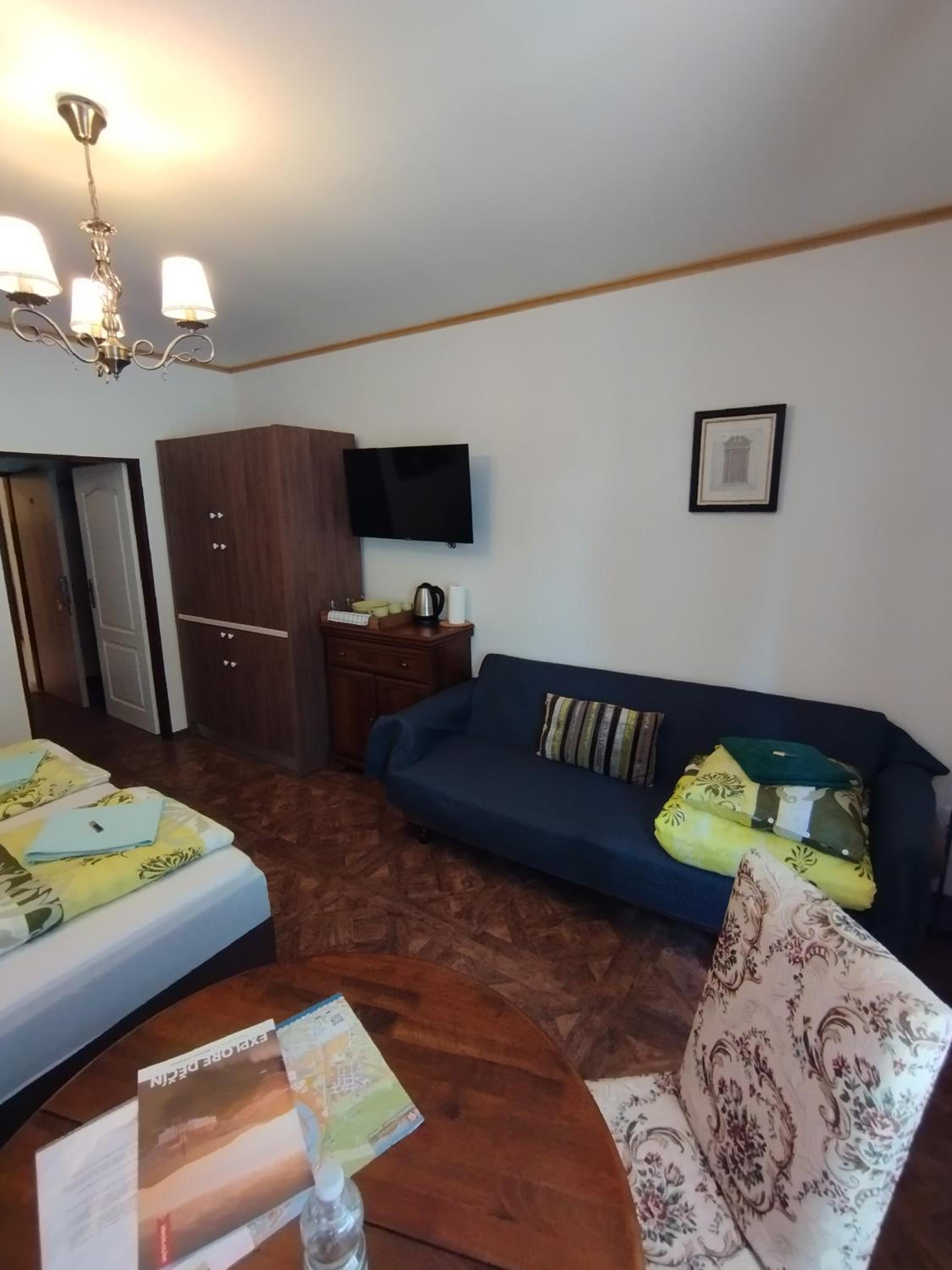 Deluxe Double Room with Shower photo 3