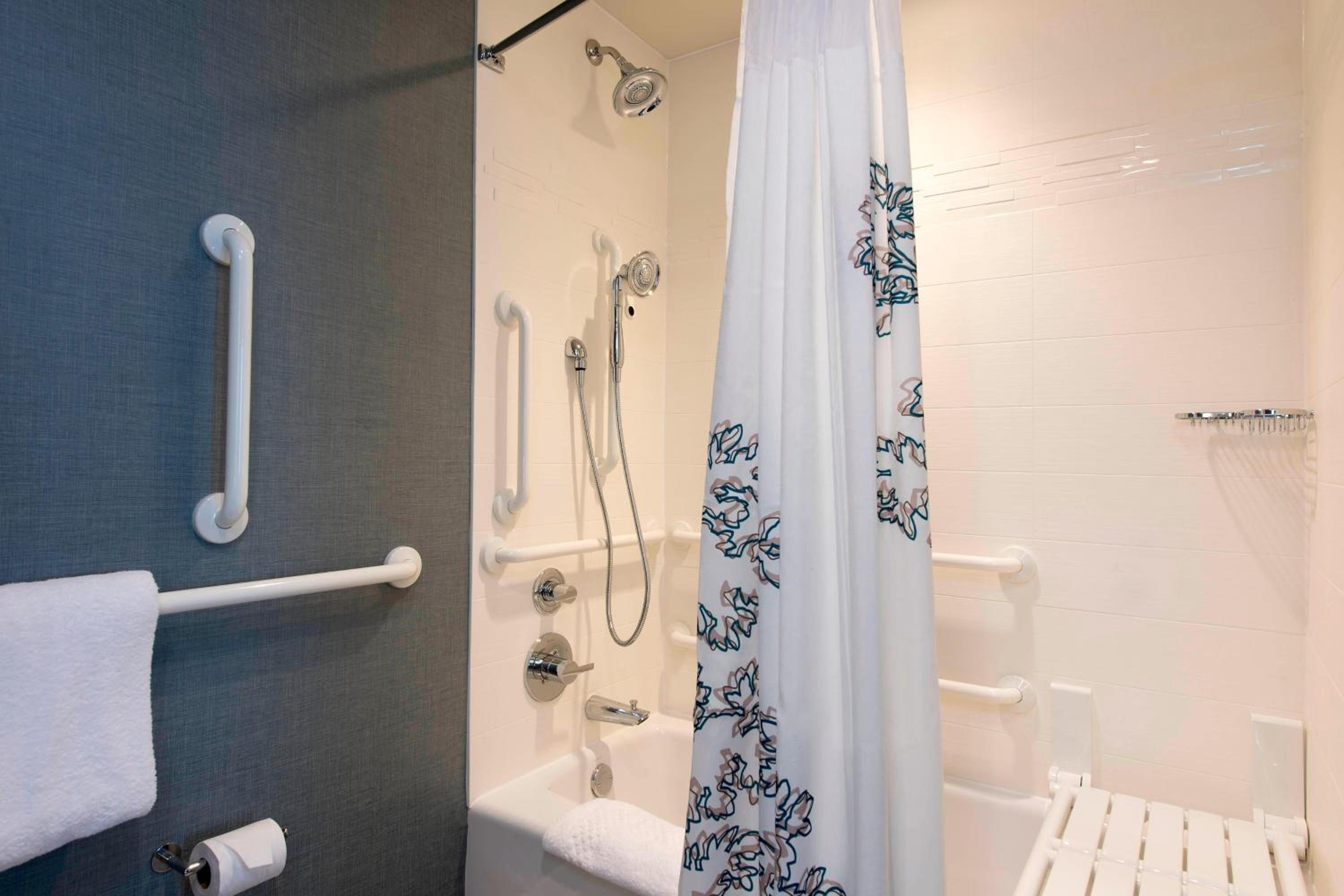 One-Bedroom King Suite with Sofa Bed and Roll-in Shower - Mobility and Hearing Accessible