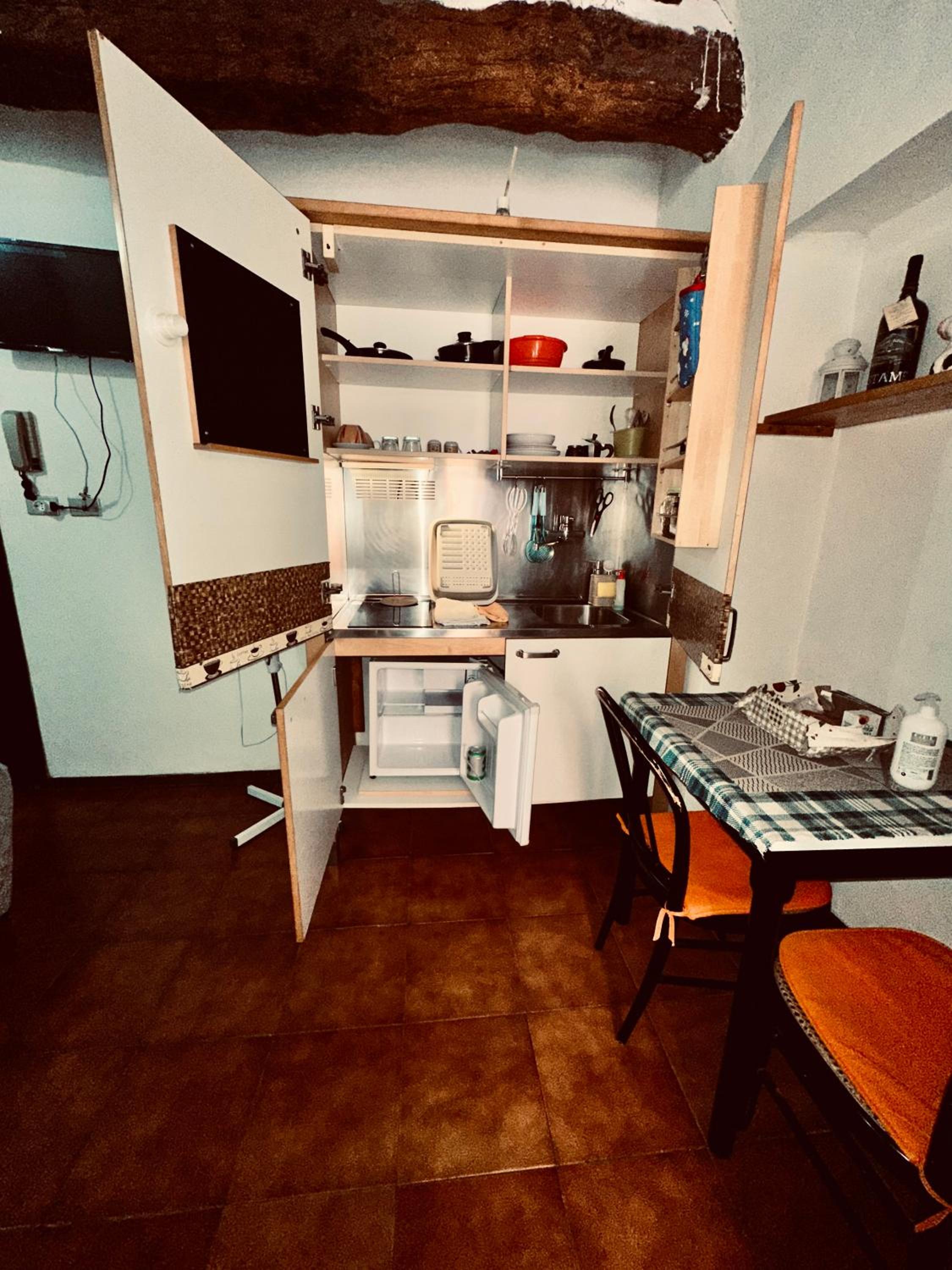 One-Bedroom Apartment photo 1