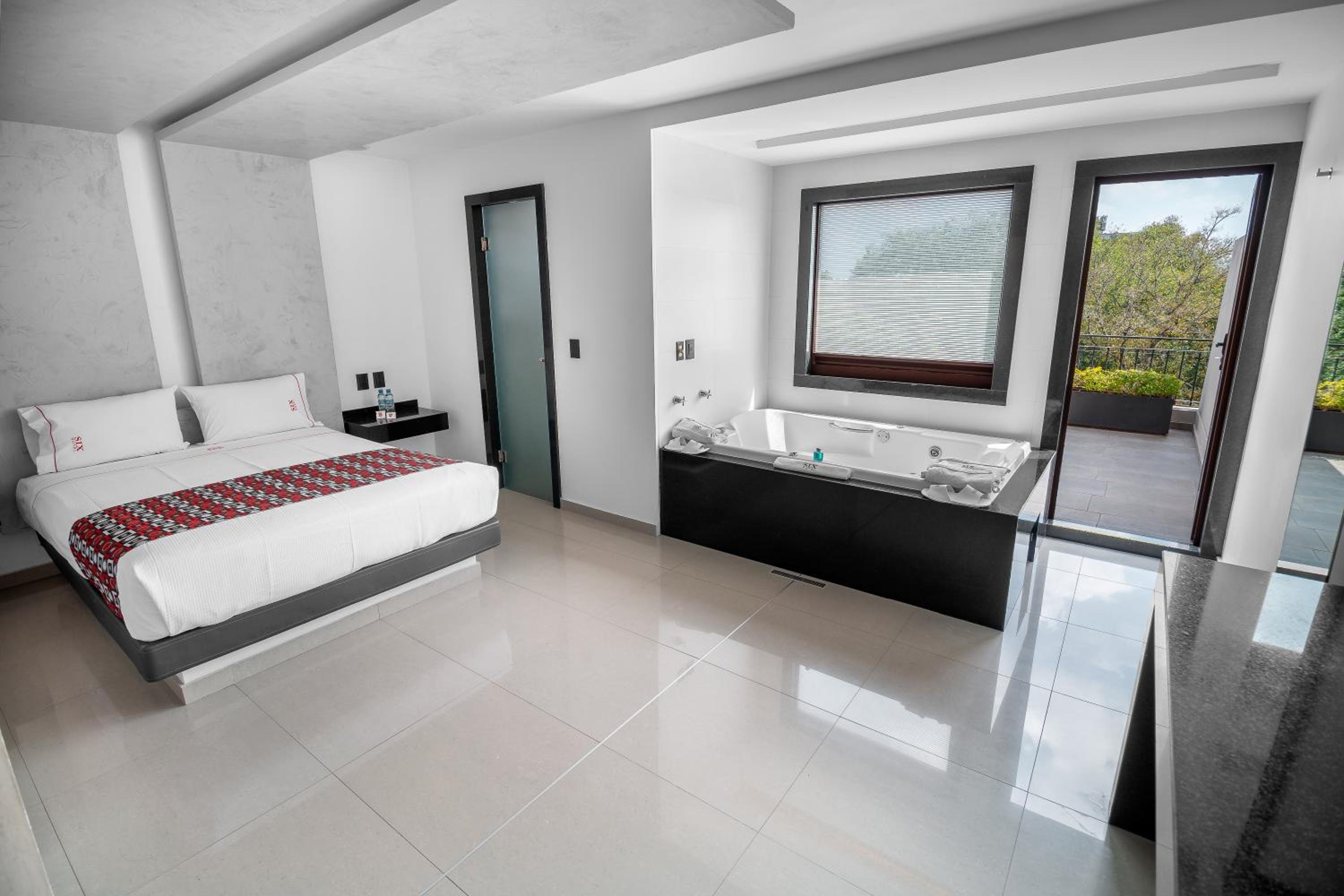 Suite with Hot Tub