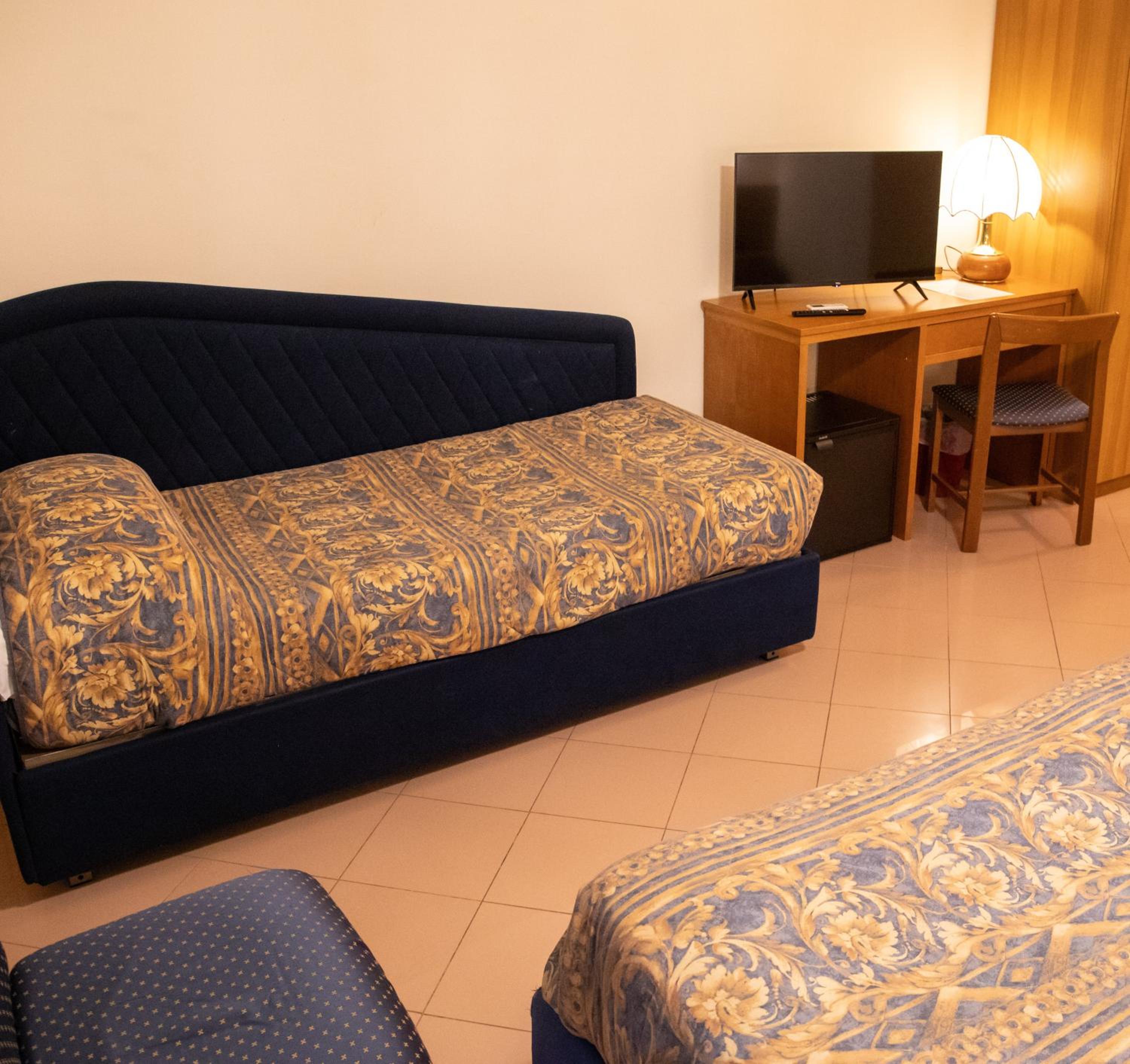 Triple Room - Photo 6