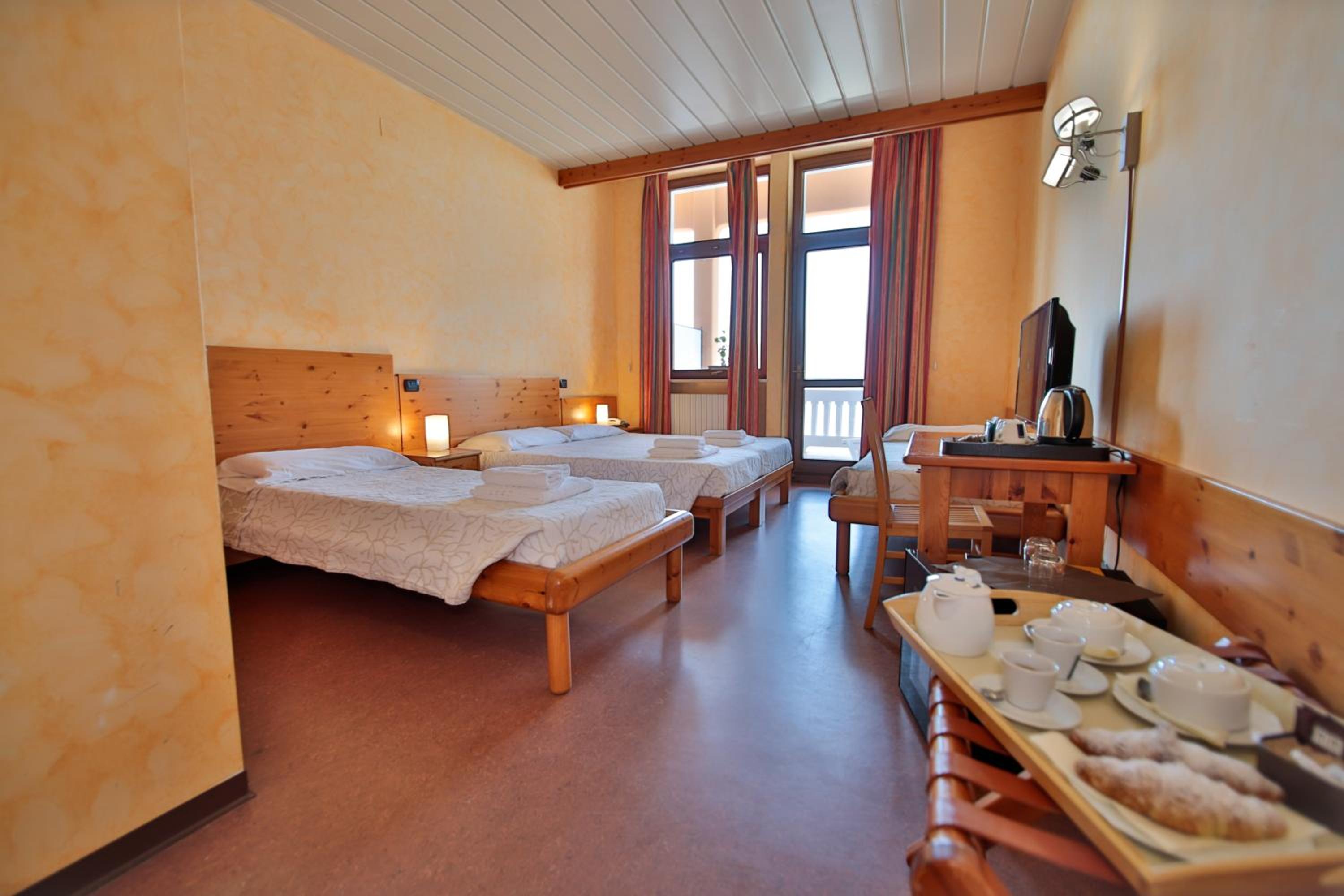 Quadruple Room with Terrace - Photo 2