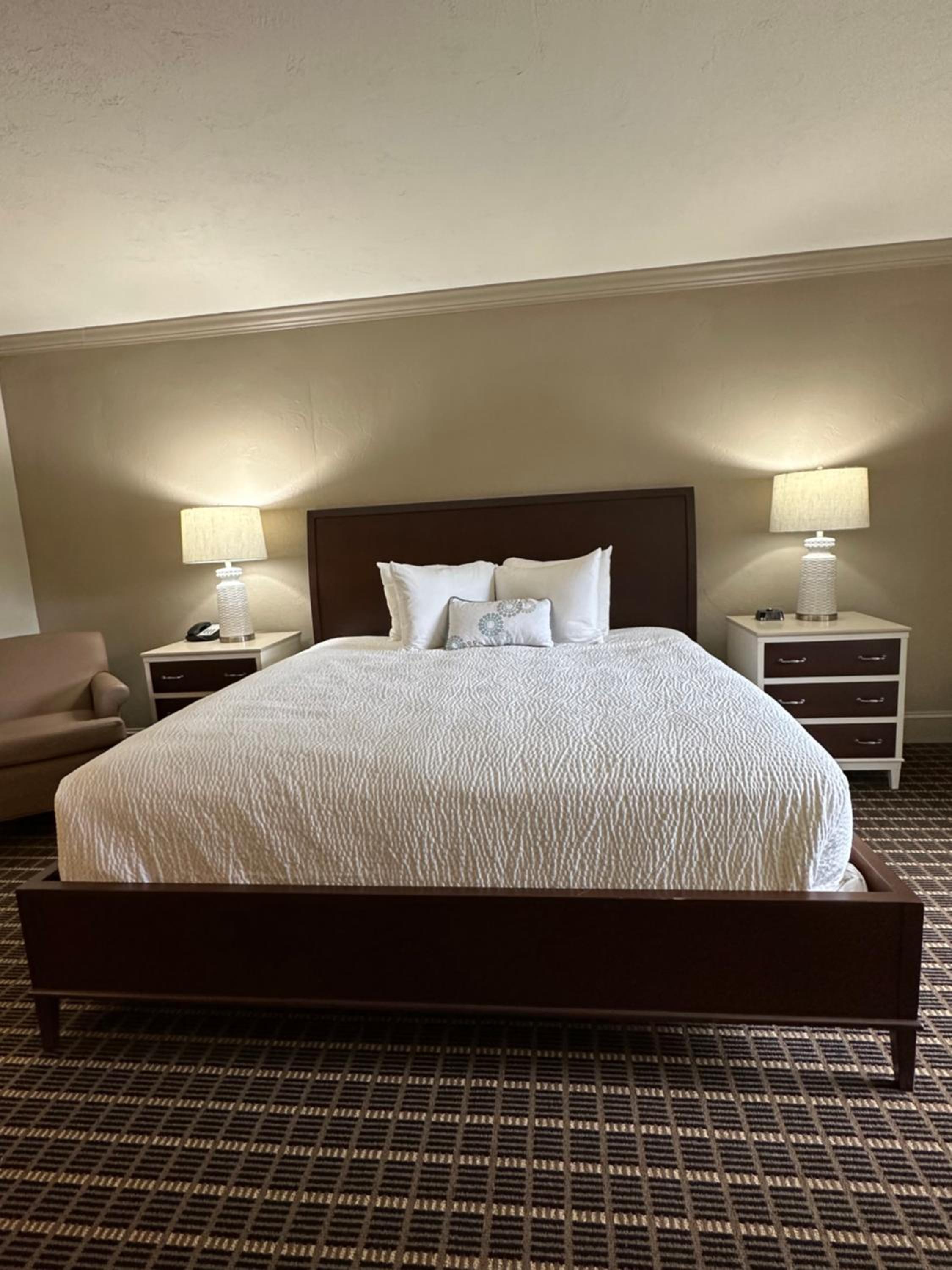Standard King Room - Photo 3