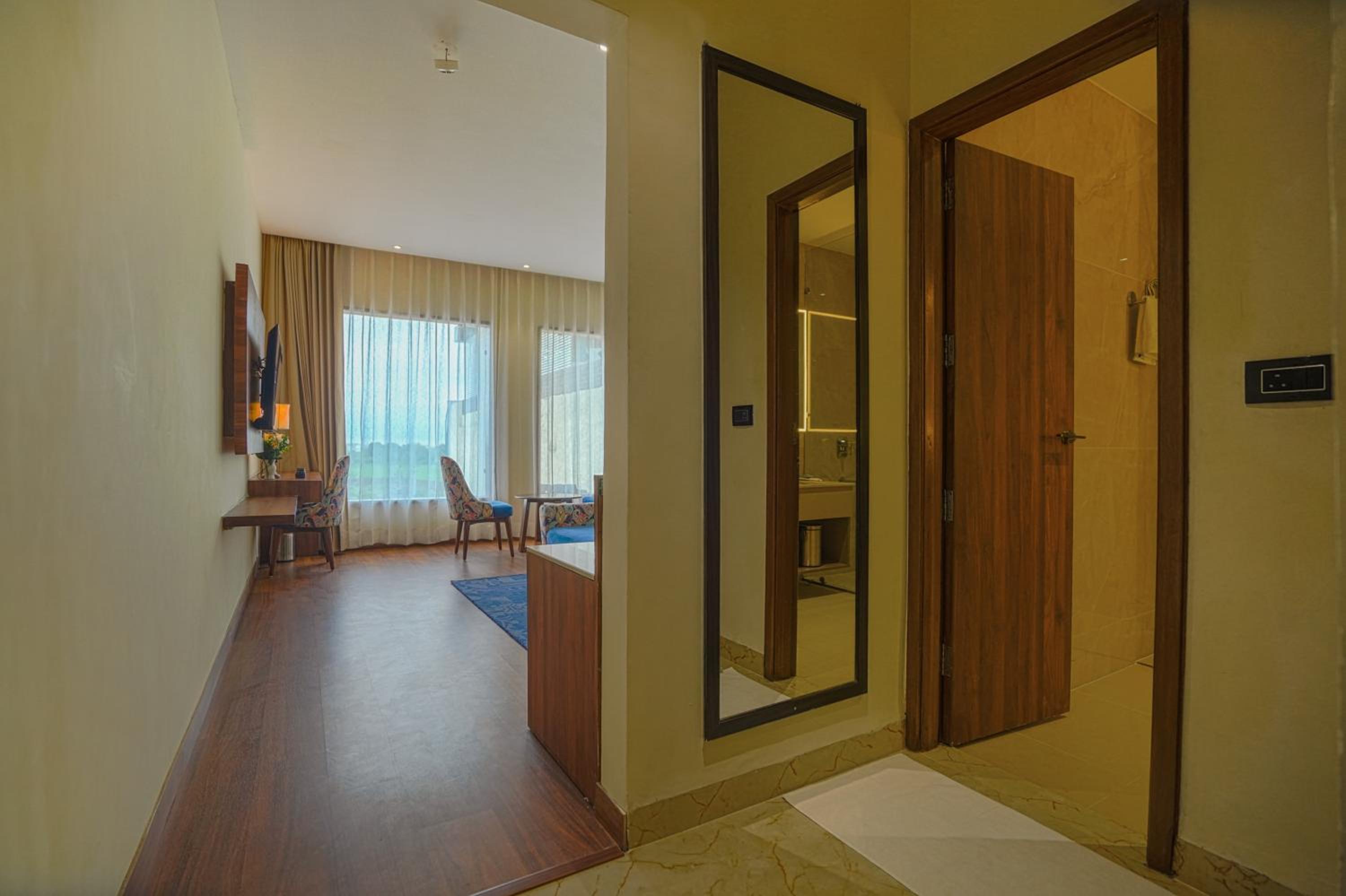Superior King Room - Photo 22